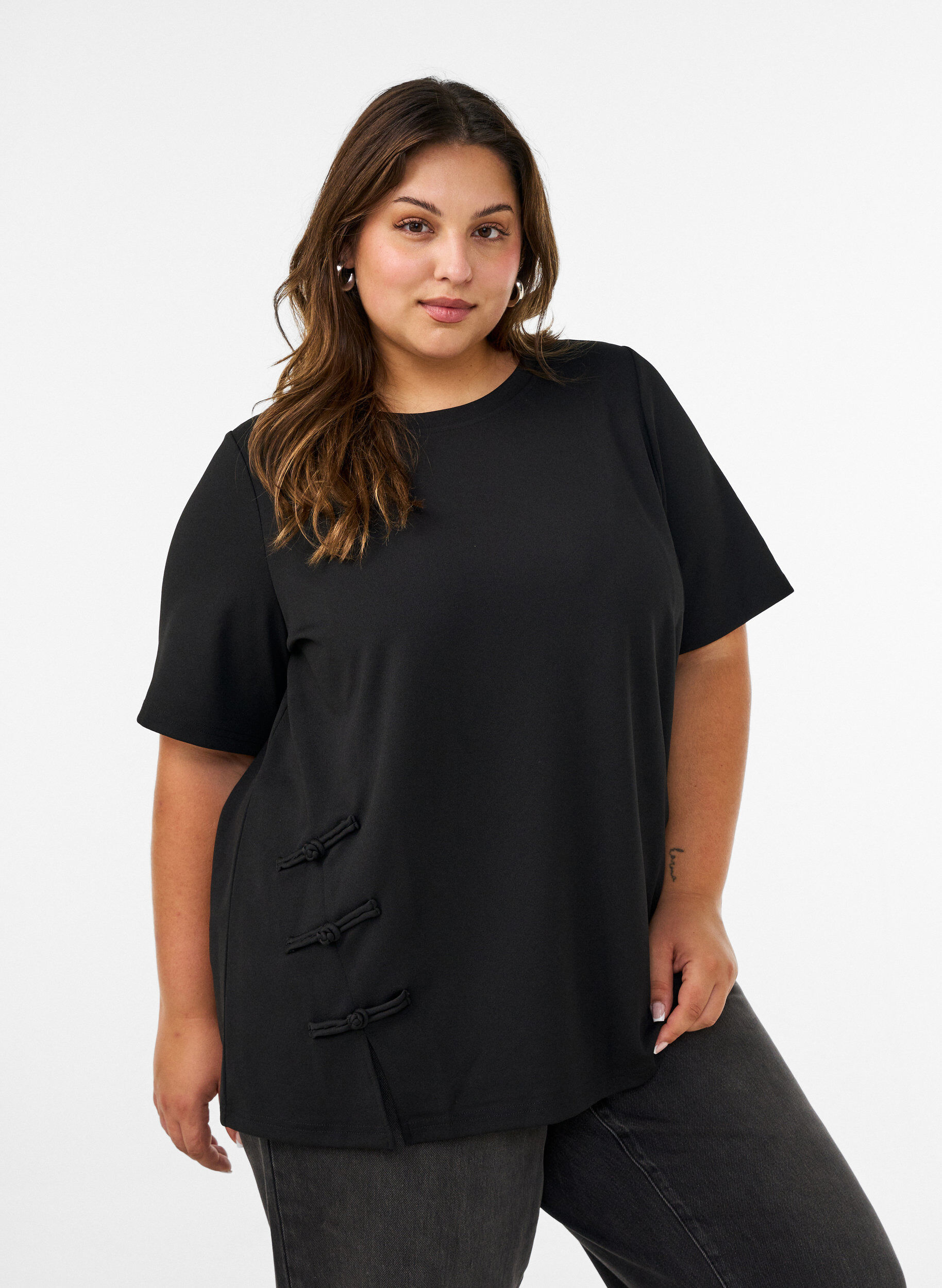 ZizziT-shirt med slids og dekorative knudelukninger , Sort, Model image number 0