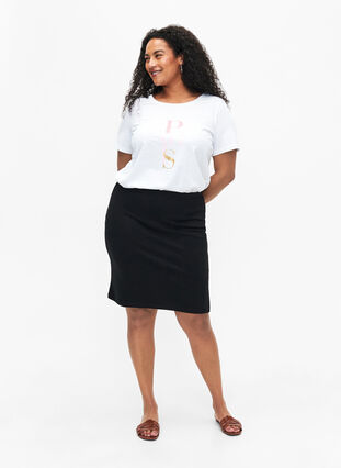 Tætsiddende nederdel i viskose med slids, Black, Model image number 0