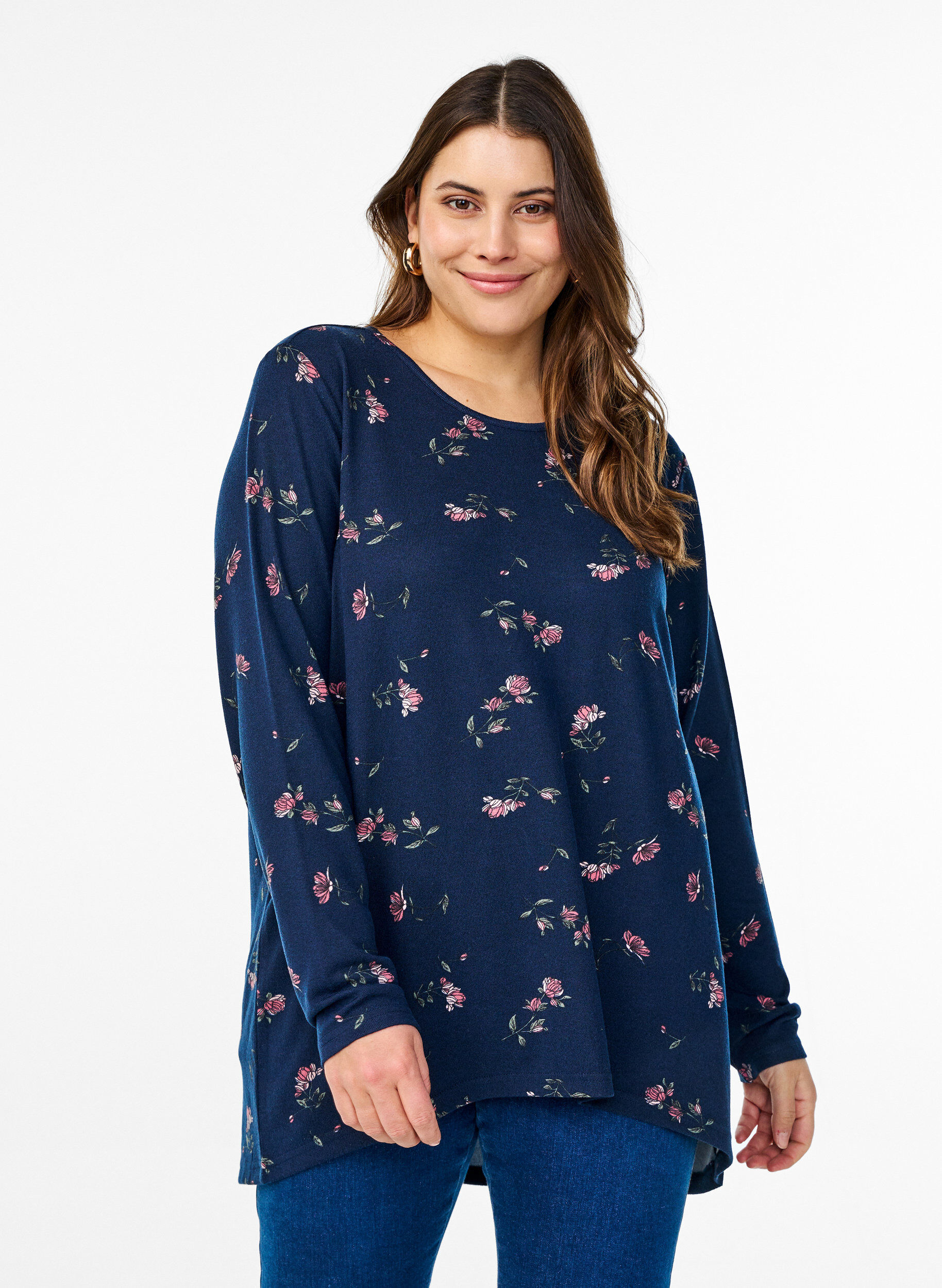 Zizzi Blomstret bluse med lange &aelig;rmer, Bl&aring;, Model image number 0