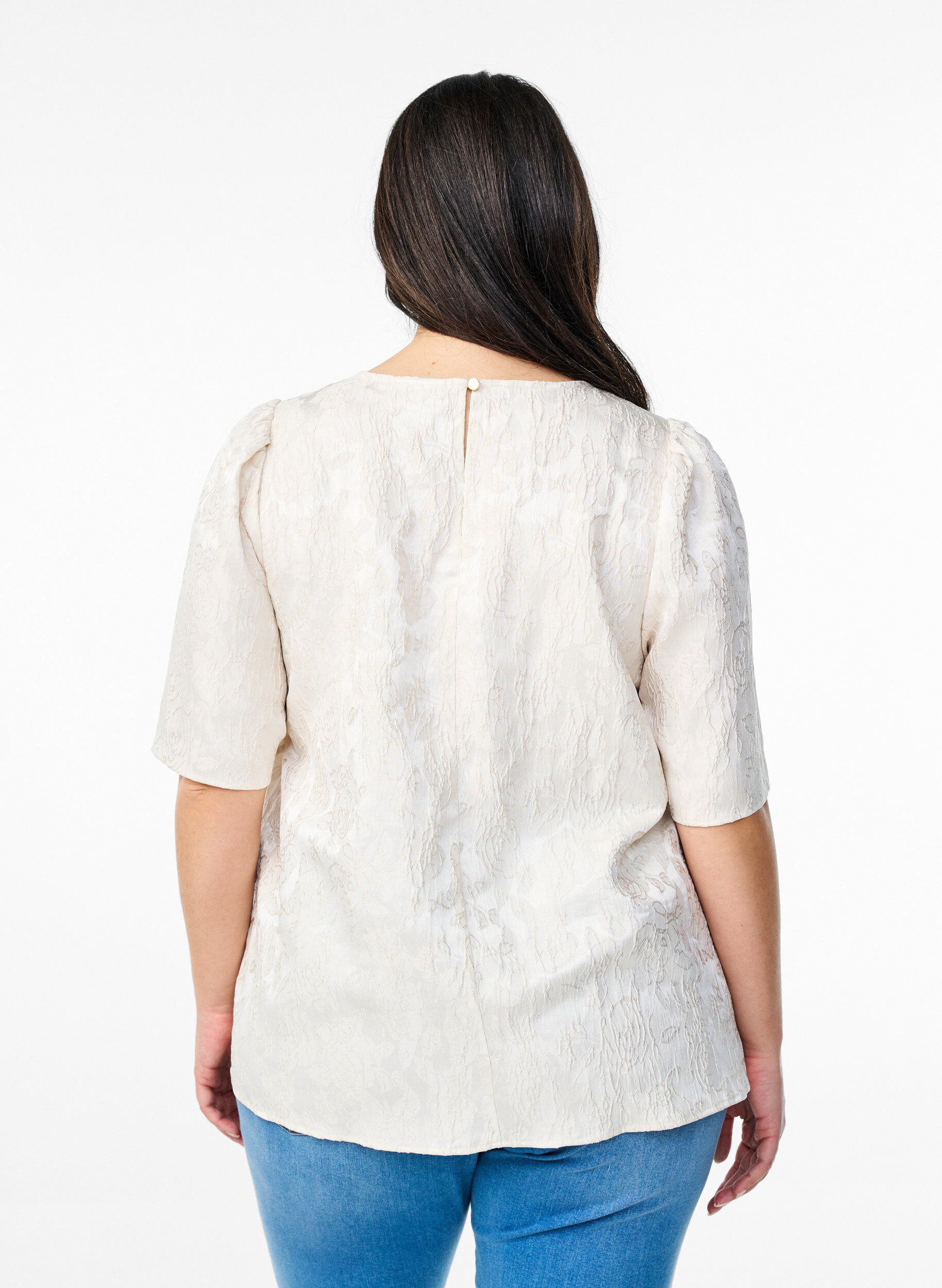 Zizzi Bluse med jacquardm&oslash;nster og puf&aelig;rmer, Vanilla, Model image number 2