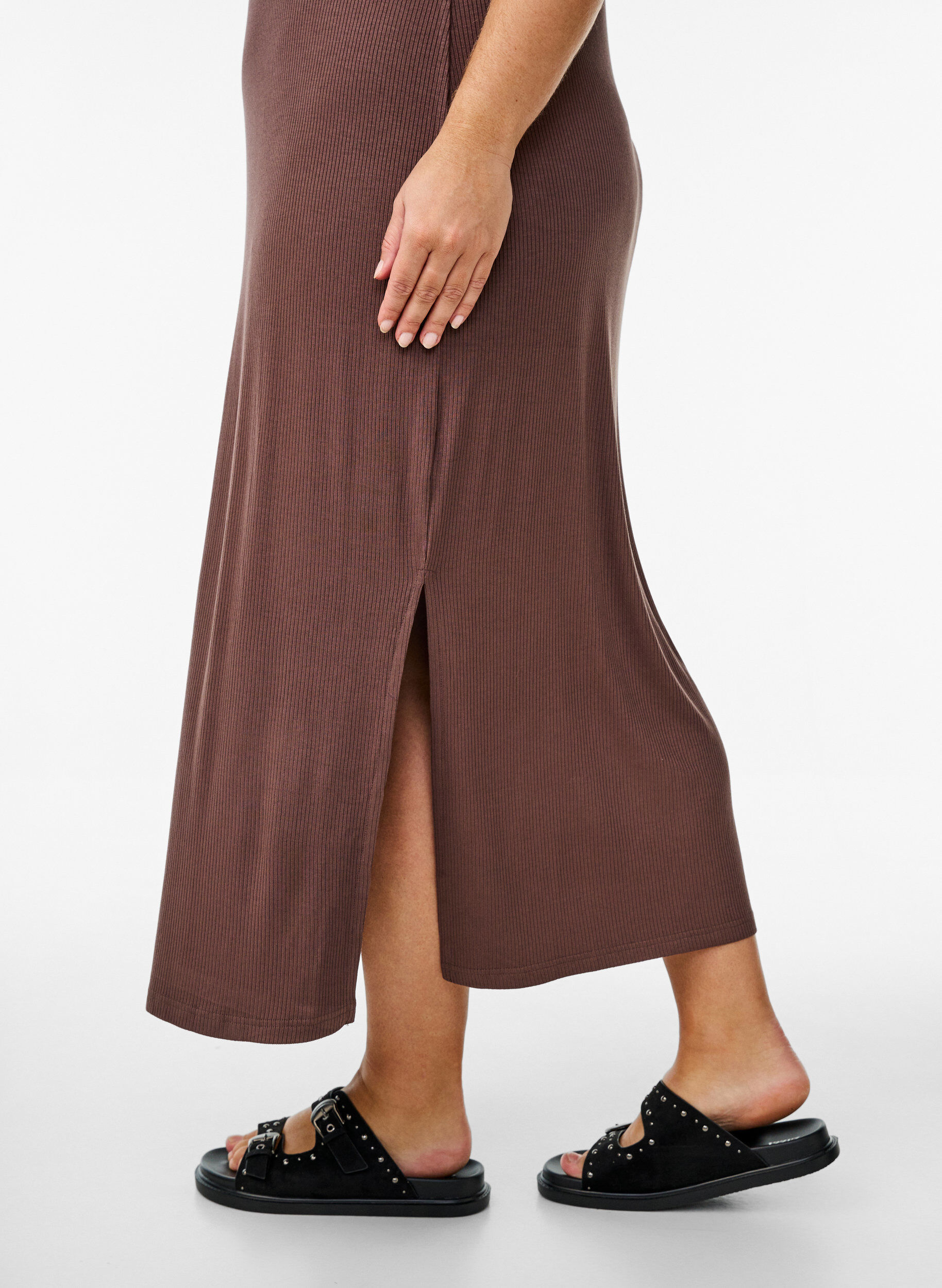 Zizzi &AElig;rmel&oslash;s ribkjole i viskose, Brun, Model image number 2