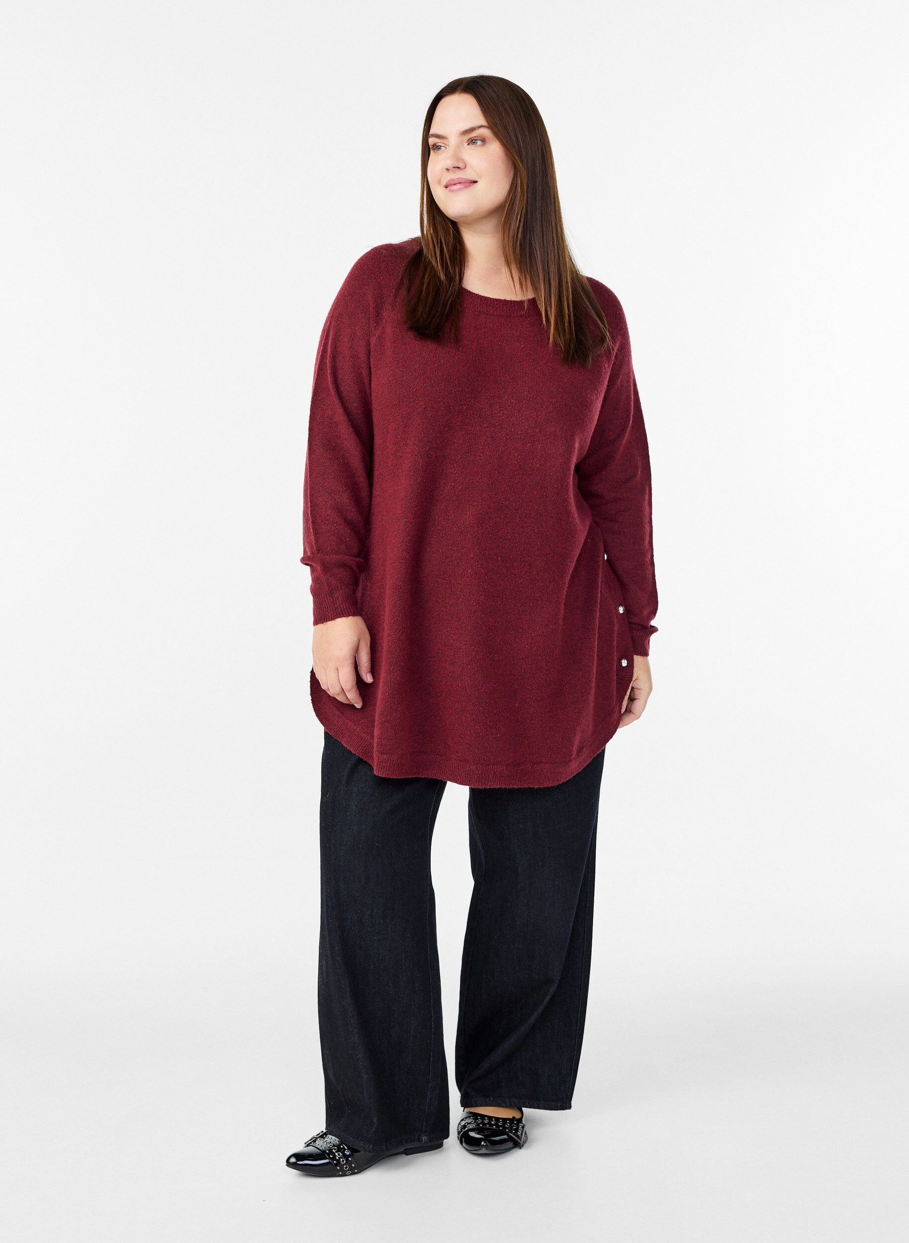 Zizzi Lang strikbluse med kugleknapper, M&oslash;rk Bordeaux, Model image number 1