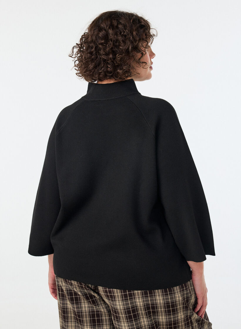 Strikbluse i viskoseblanding med rullekrave, Sort, Model image number 2