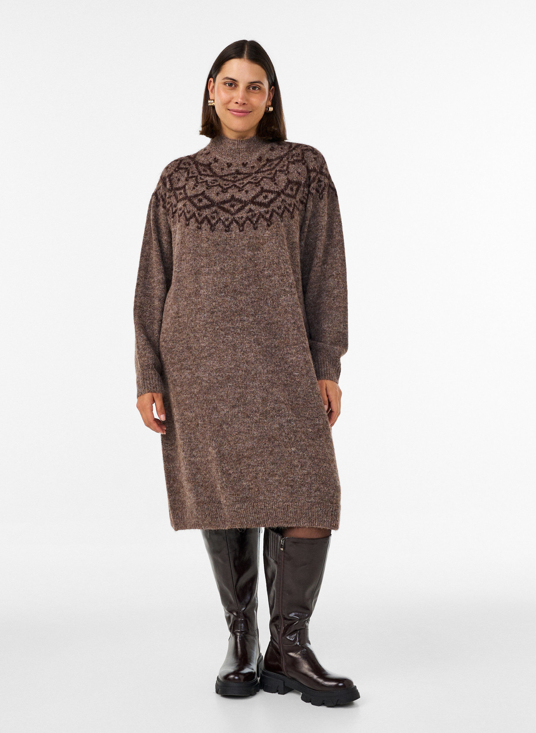 Strikkjole med jacquardm&oslash;nster, Brun, Model
