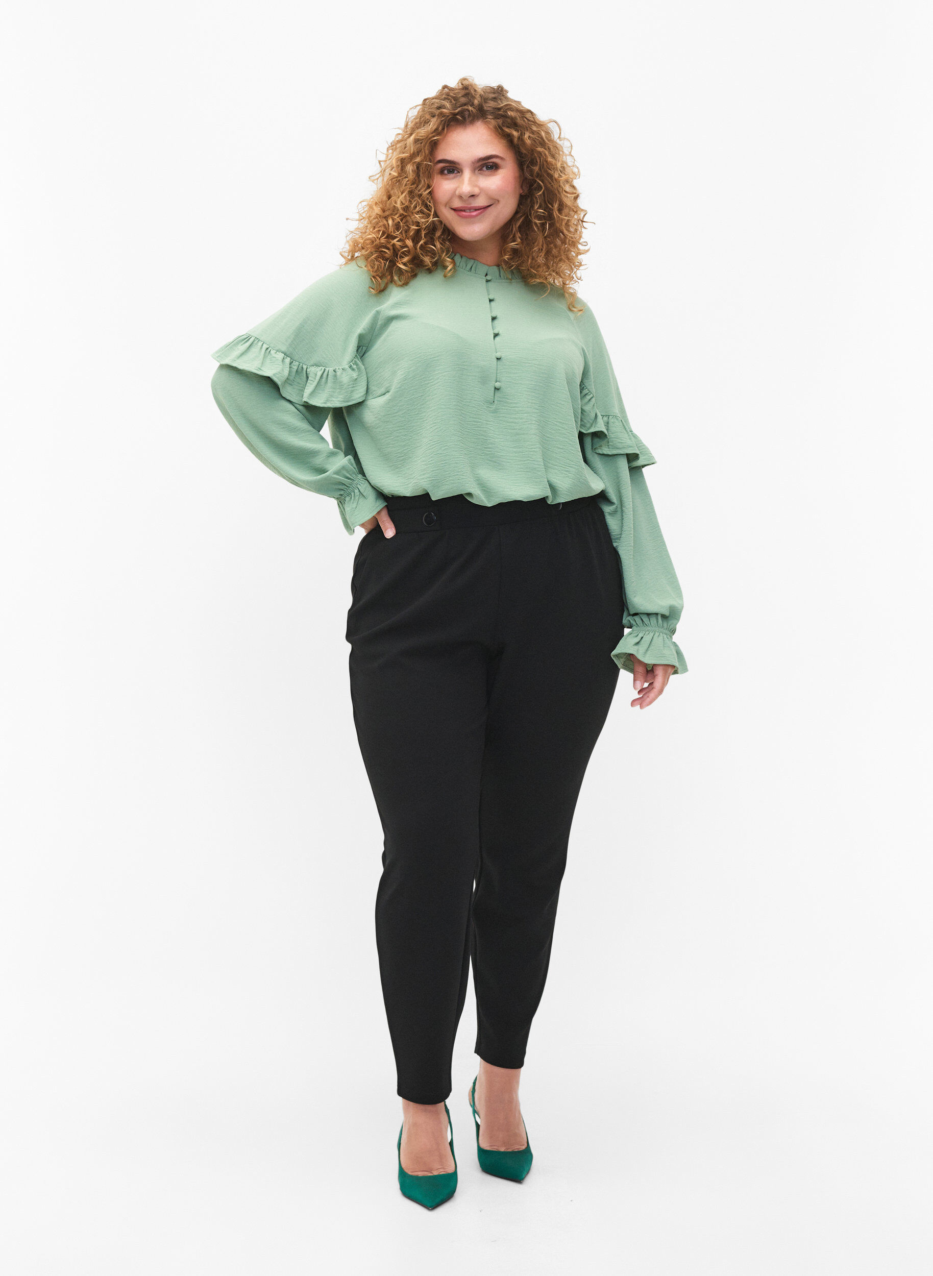 Zizzi Bluse med fl&aelig;ser og knapper, Green Bay, Model image number 2