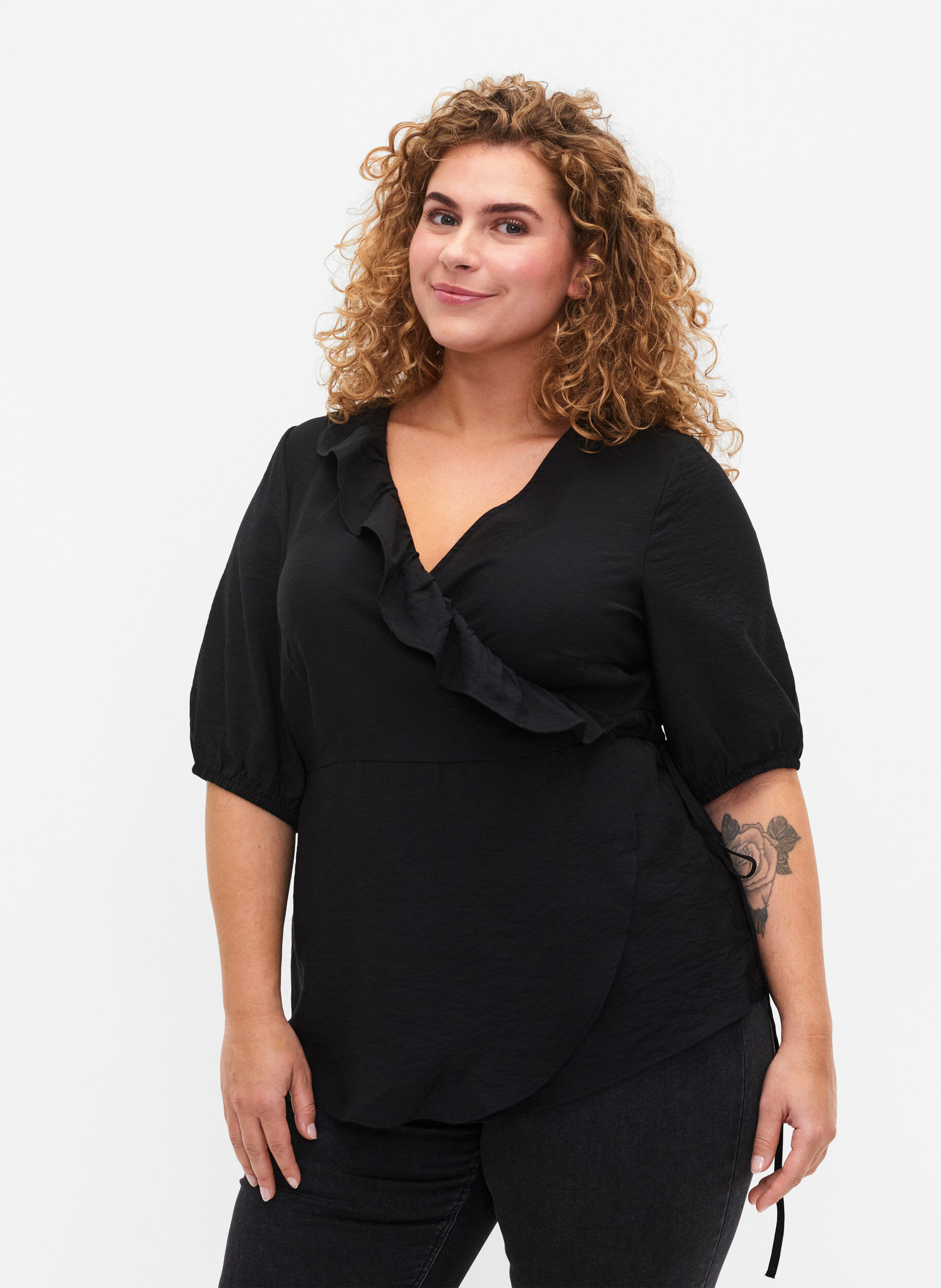 Zizzi Wrap bluse i viskose med 1/2 &aelig;rmer, Black, Model image number 0