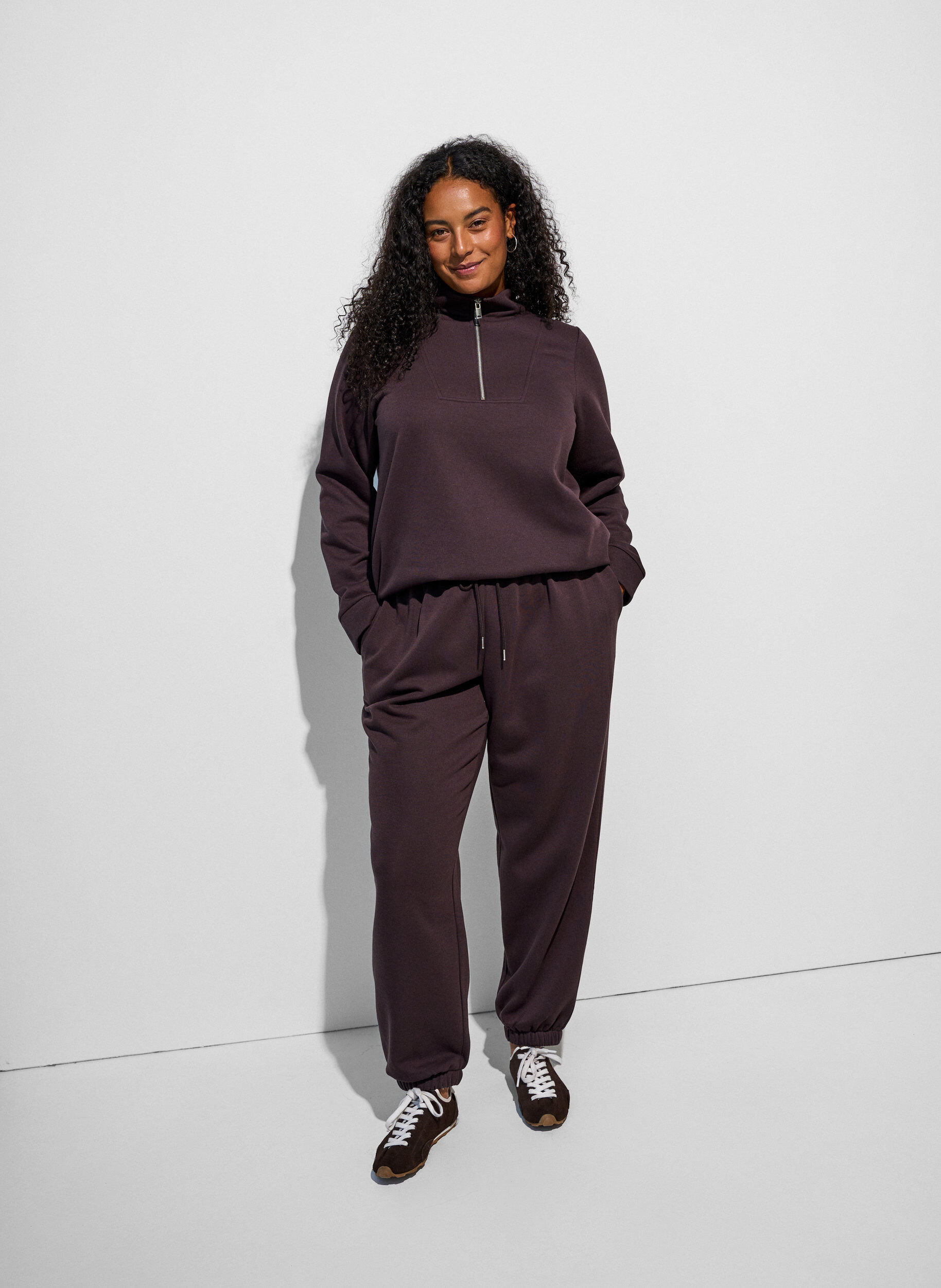 ZizziSweatpants med h&oslash;j talje og bindeb&aring;nd, Brun, Model image number 1