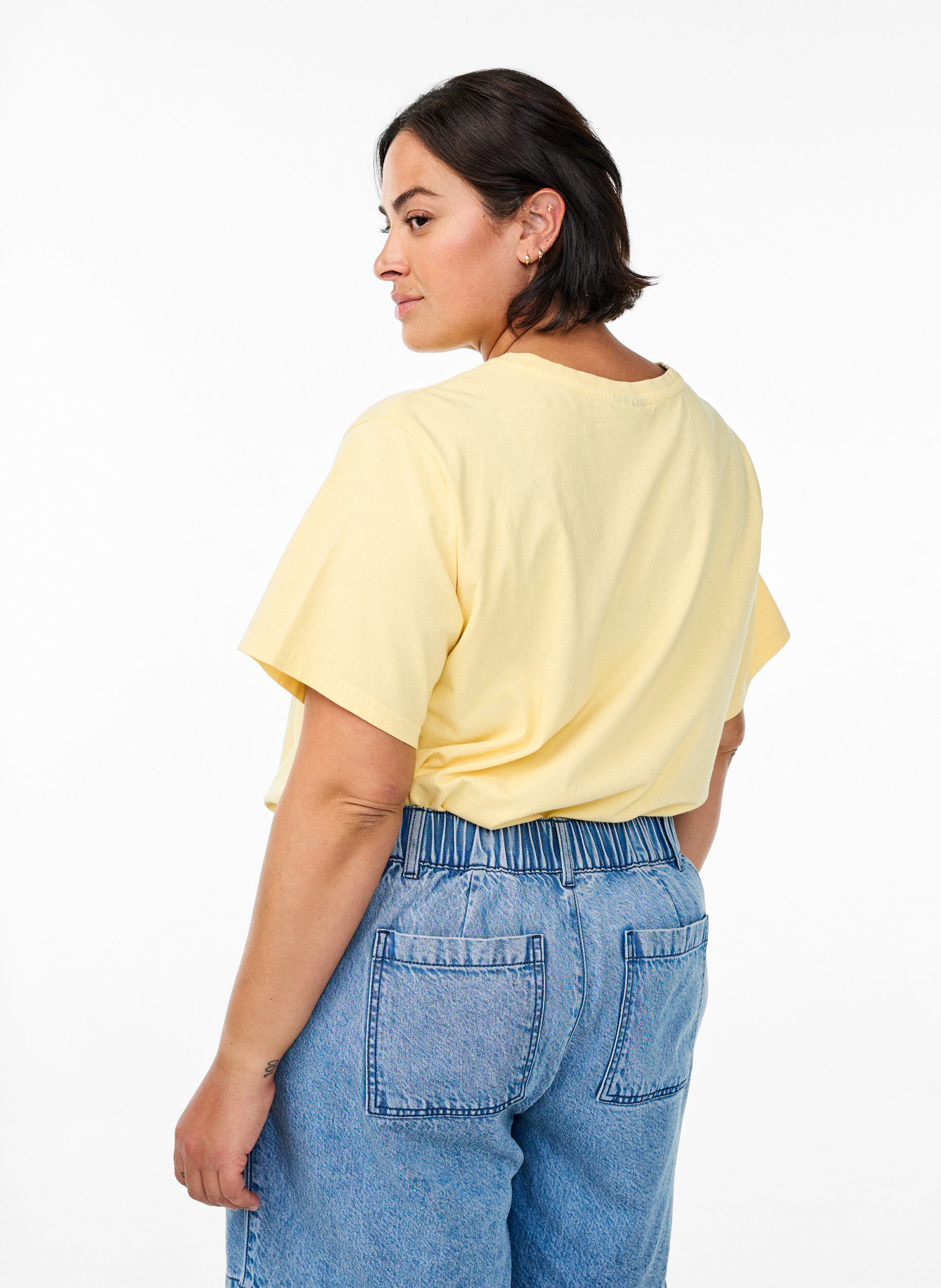 Zizzi T-shirt i &oslash;kologisk bomuld med rhinsten og sommerfugl, Beige, Model image number 2