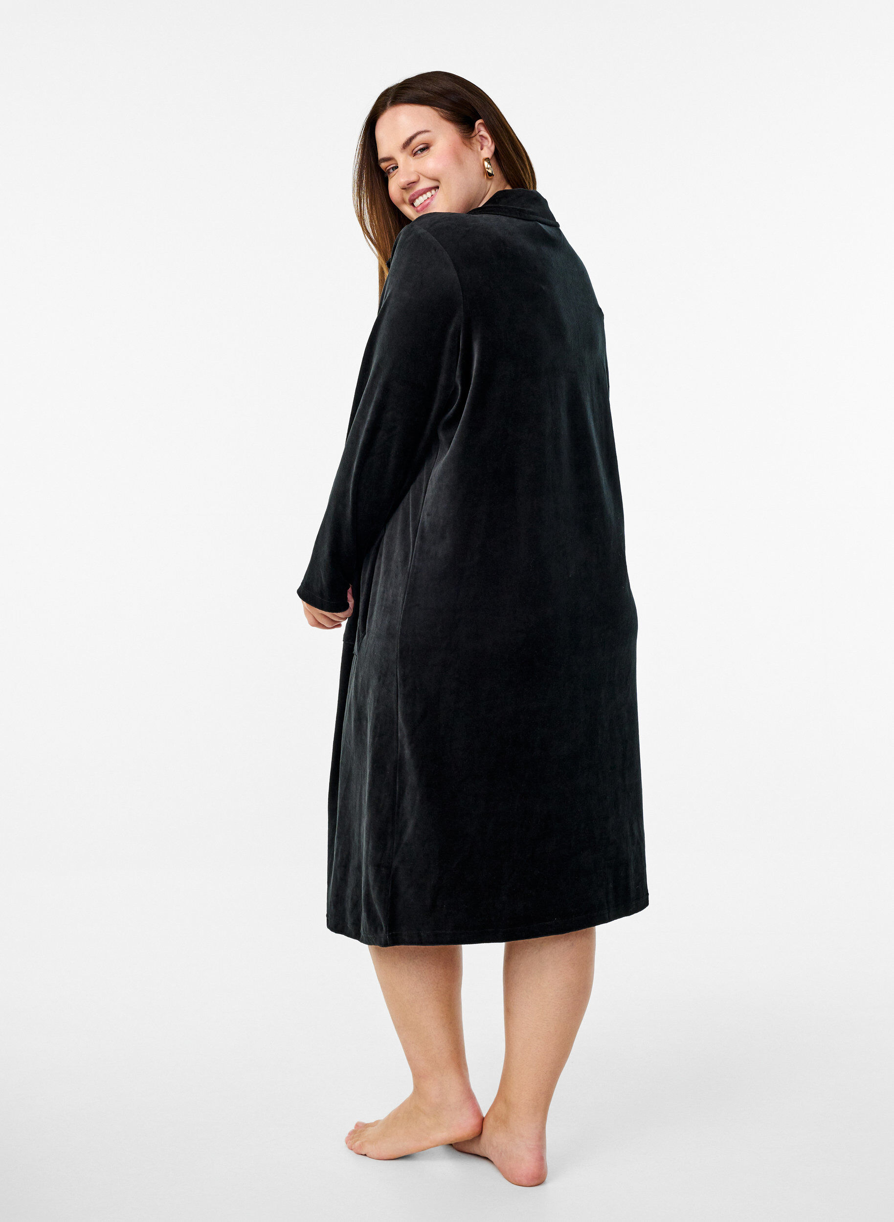 Zizzi Velour morgenk&aring;be med lynl&aring;s og lommer, Sort, Model image number 1