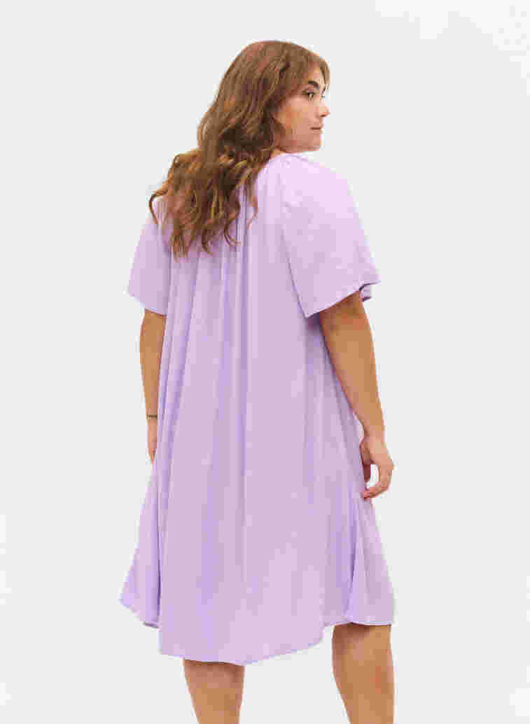 Kortærmet kjole i viskose, Lavendula, Model image number 1