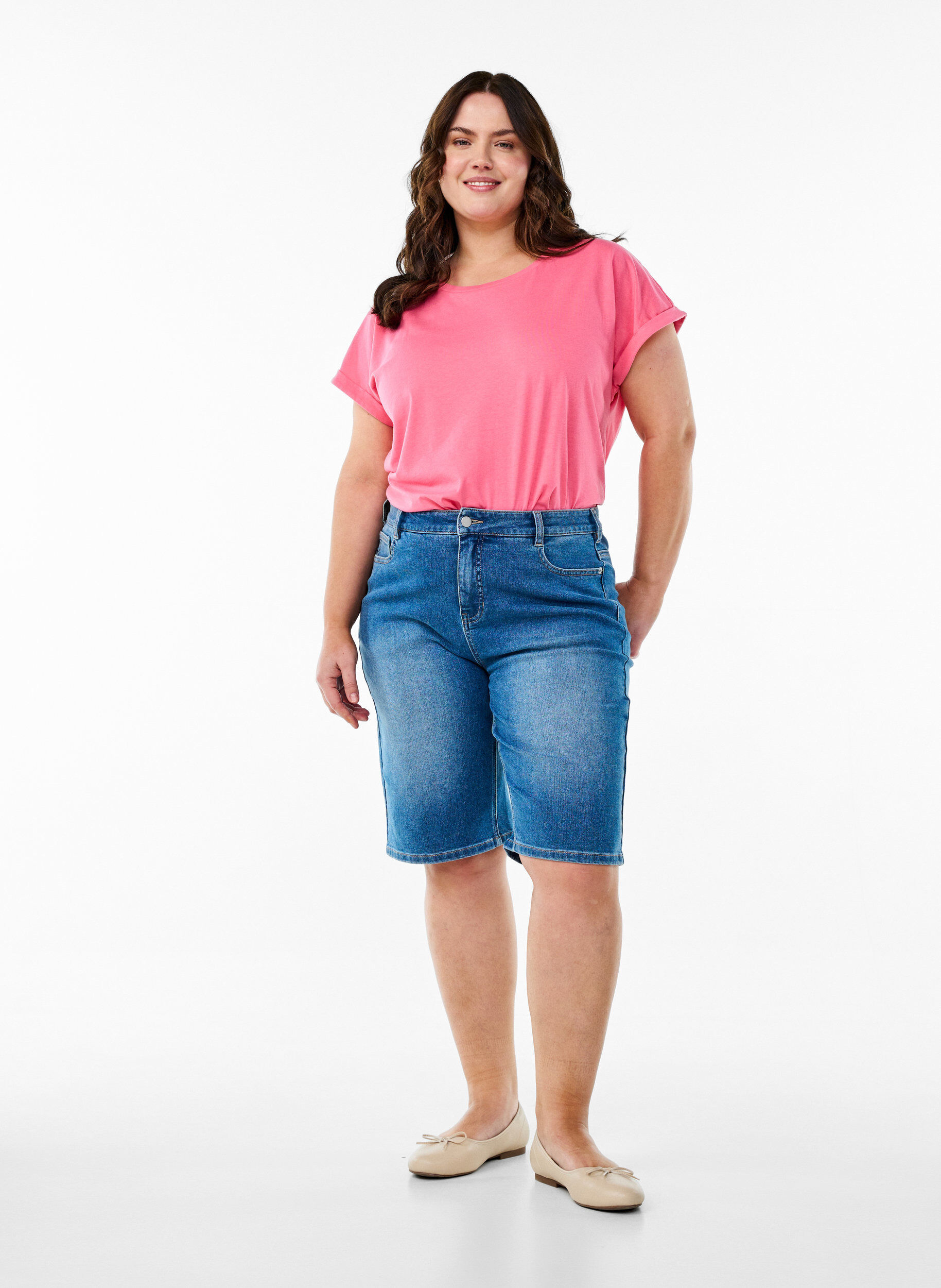 Zizzi Bermudashorts i denim med h&oslash;j talje, Bl&aring;, Model image number 1