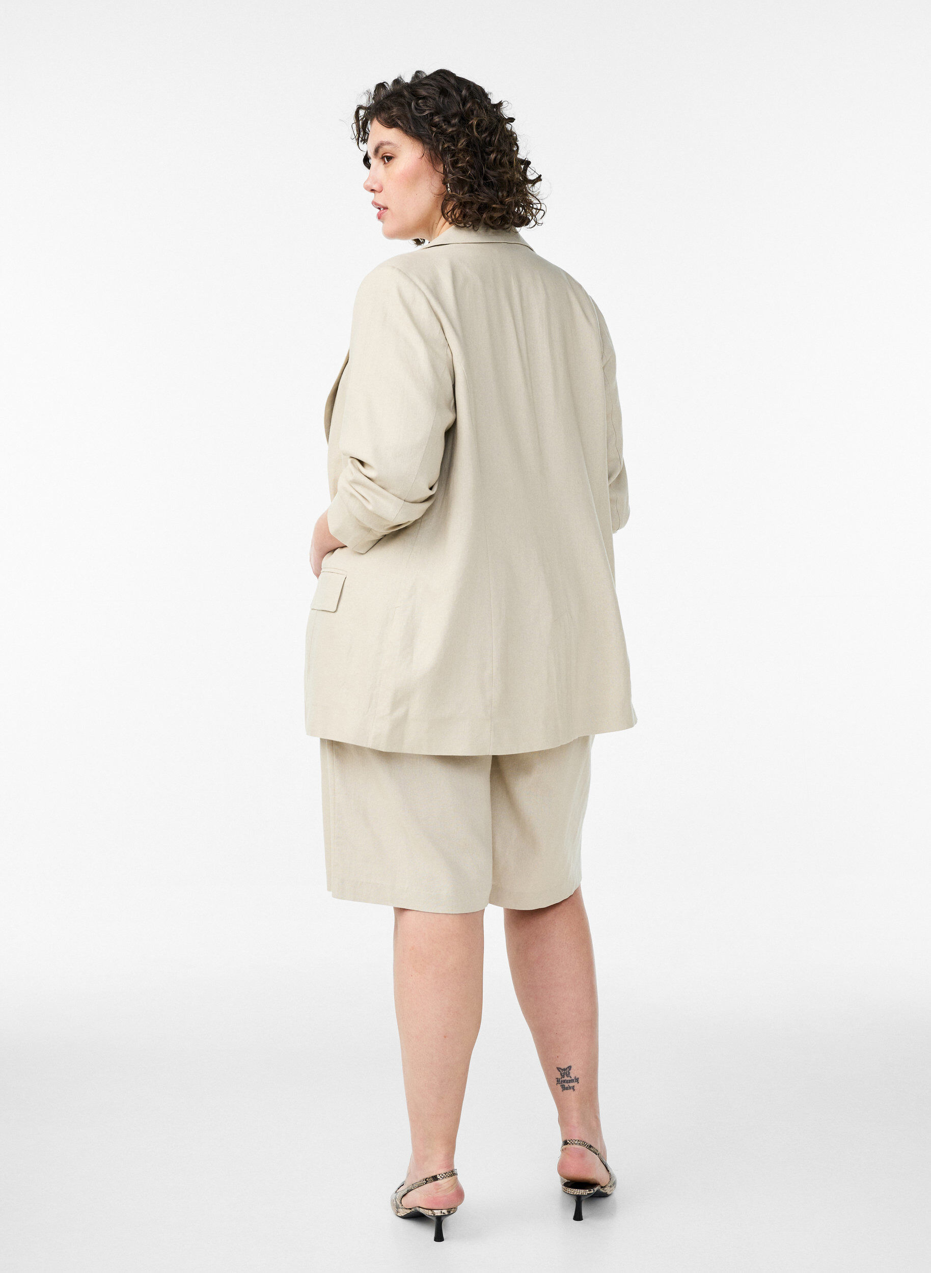 ZizziBermudashorts i h&oslash;r og viskose med h&oslash;j talje, Beige, Model image number 2