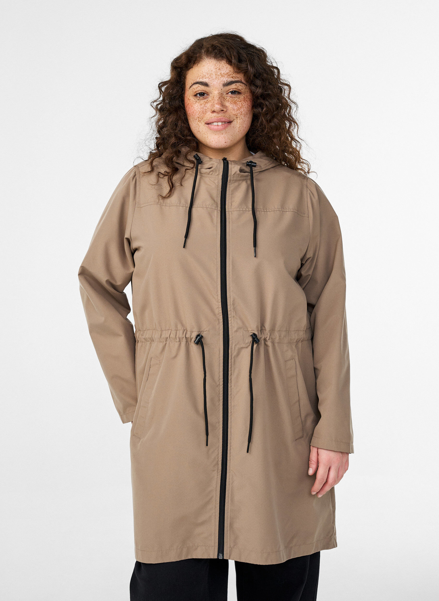 ZizziParka i let materiale med h&aelig;tte, Brun, Model image number 0