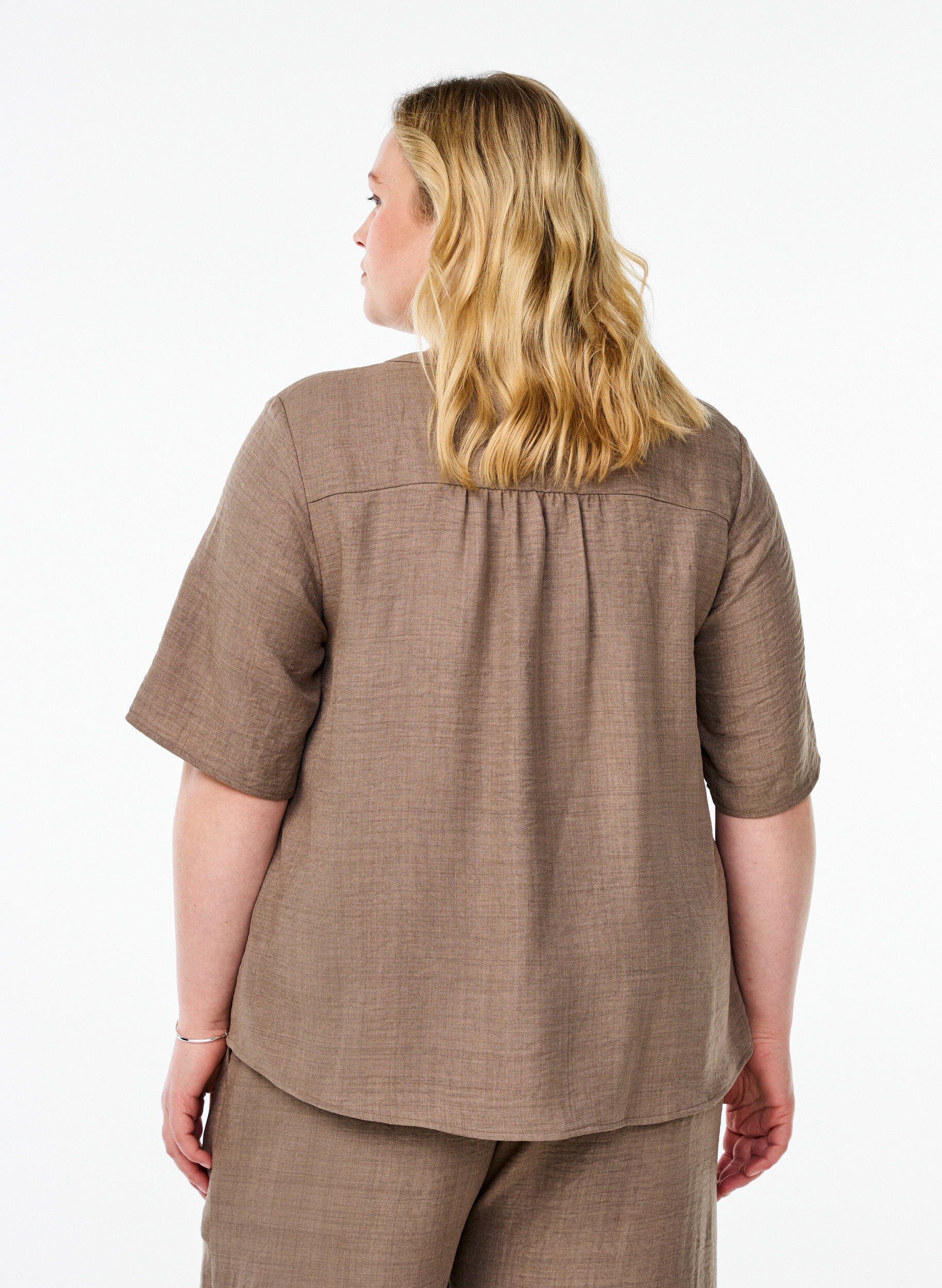 ZizziSkjortebluse med v-hals og korte &aelig;rmer, Brun, Model image number 2