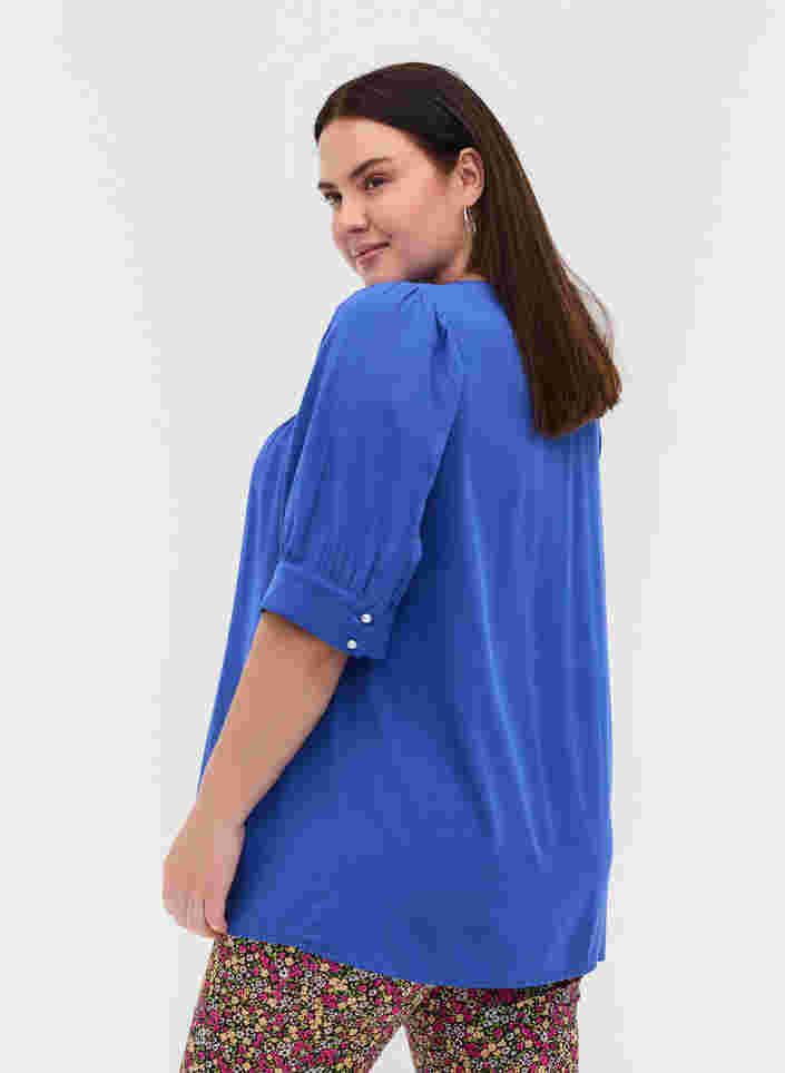 Bluse i viskose med a-shape, Dazzling Blue, Model image number 1