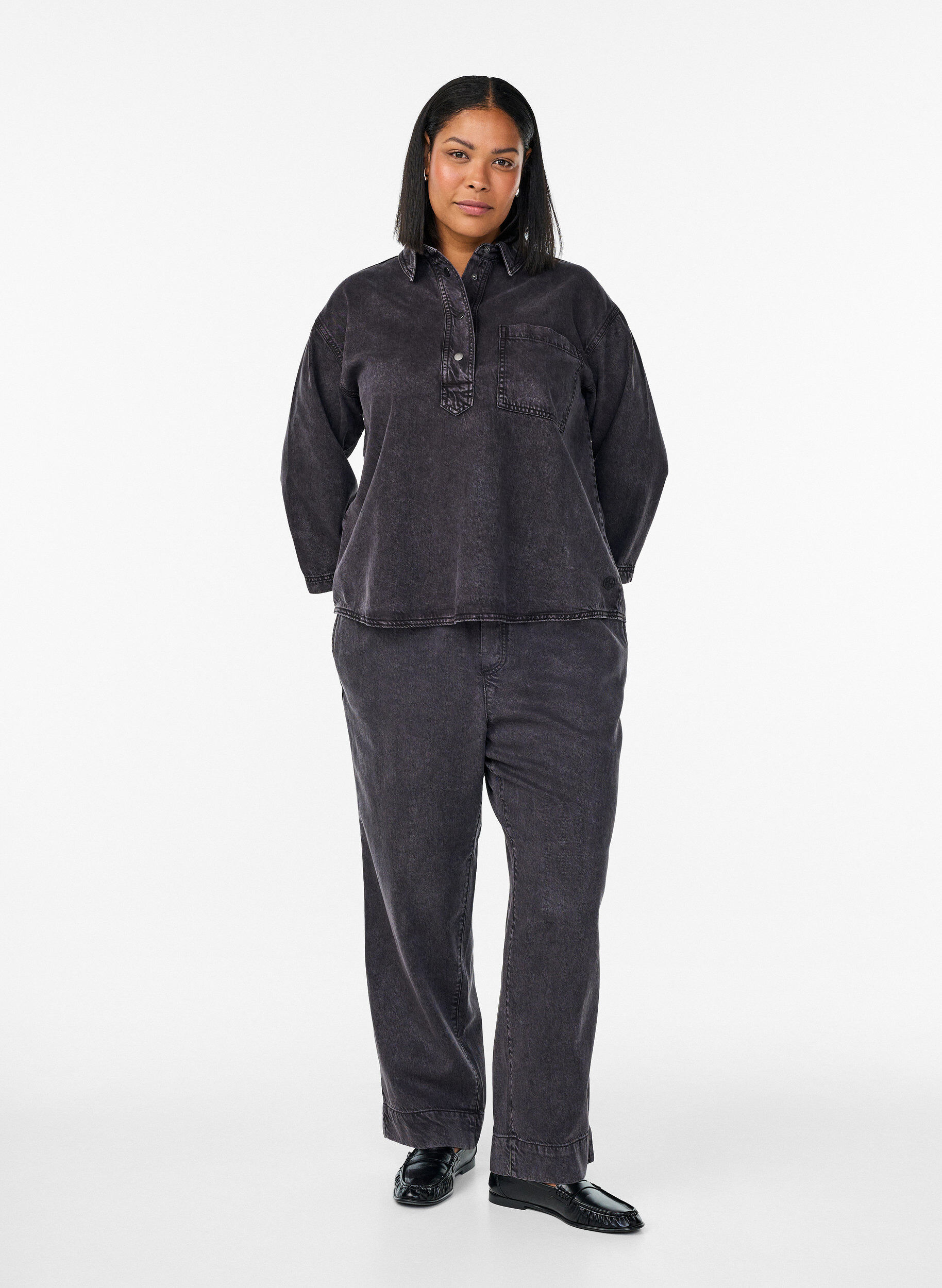 Zizzi L&oslash;s denimskjorte med 3/4-&aelig;rmer, Gr&aring;, Model image number 1