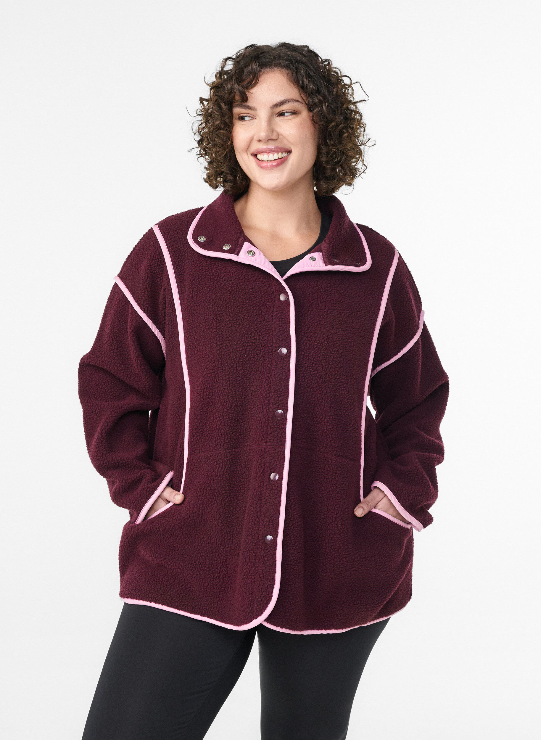 Teddyjakke med kontrastdetaljer, R&oslash;d, Model