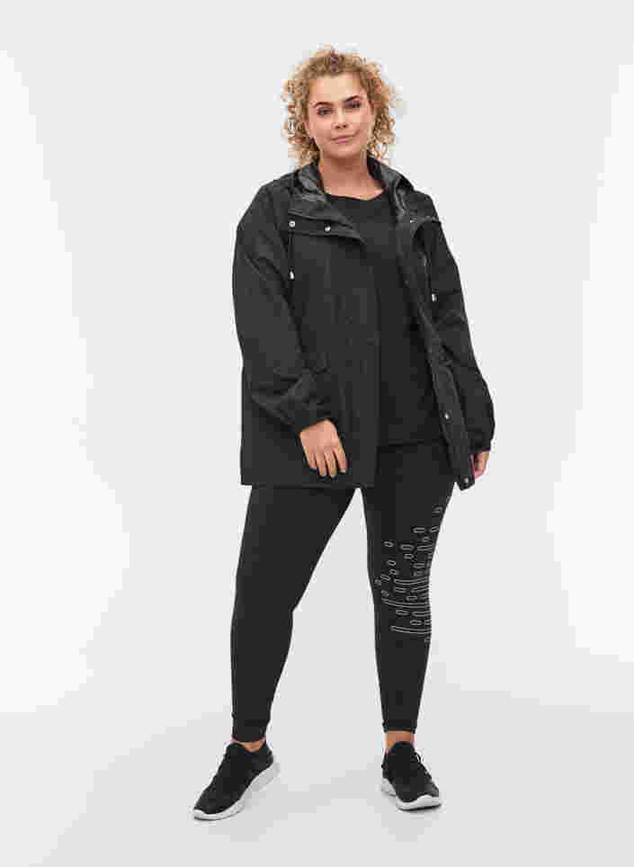 Sports regnjakke med hætte og lommer, Black, Model image number 2