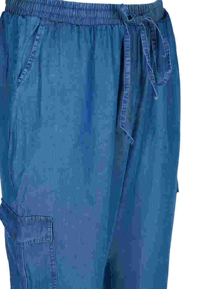 Cargo bukser i denim-look med lommer, Medium Blue, Packshot image number 2