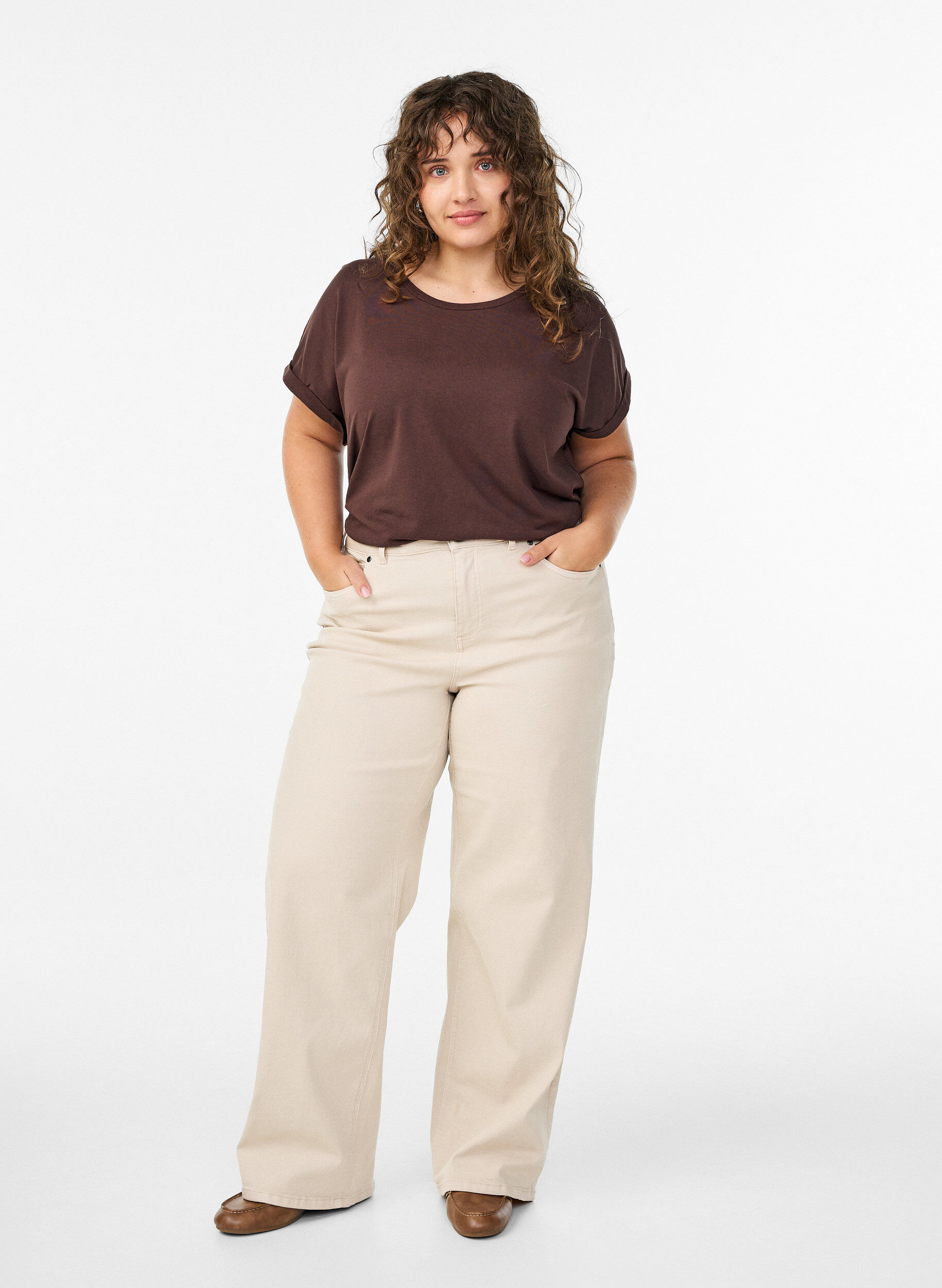 Zizzi Kort&aelig;rmet t-shirt i bomuldsblanding, Brun, Model image number 1