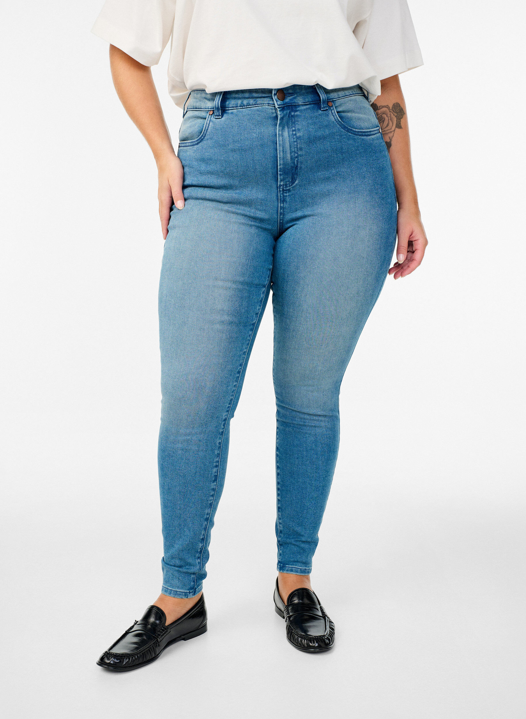 Zizzi Super slim Amy jeans med h&oslash;j talje, Bl&aring;, Model image number 2