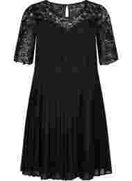 Kortærmet kjole med blondeoverdel, Black