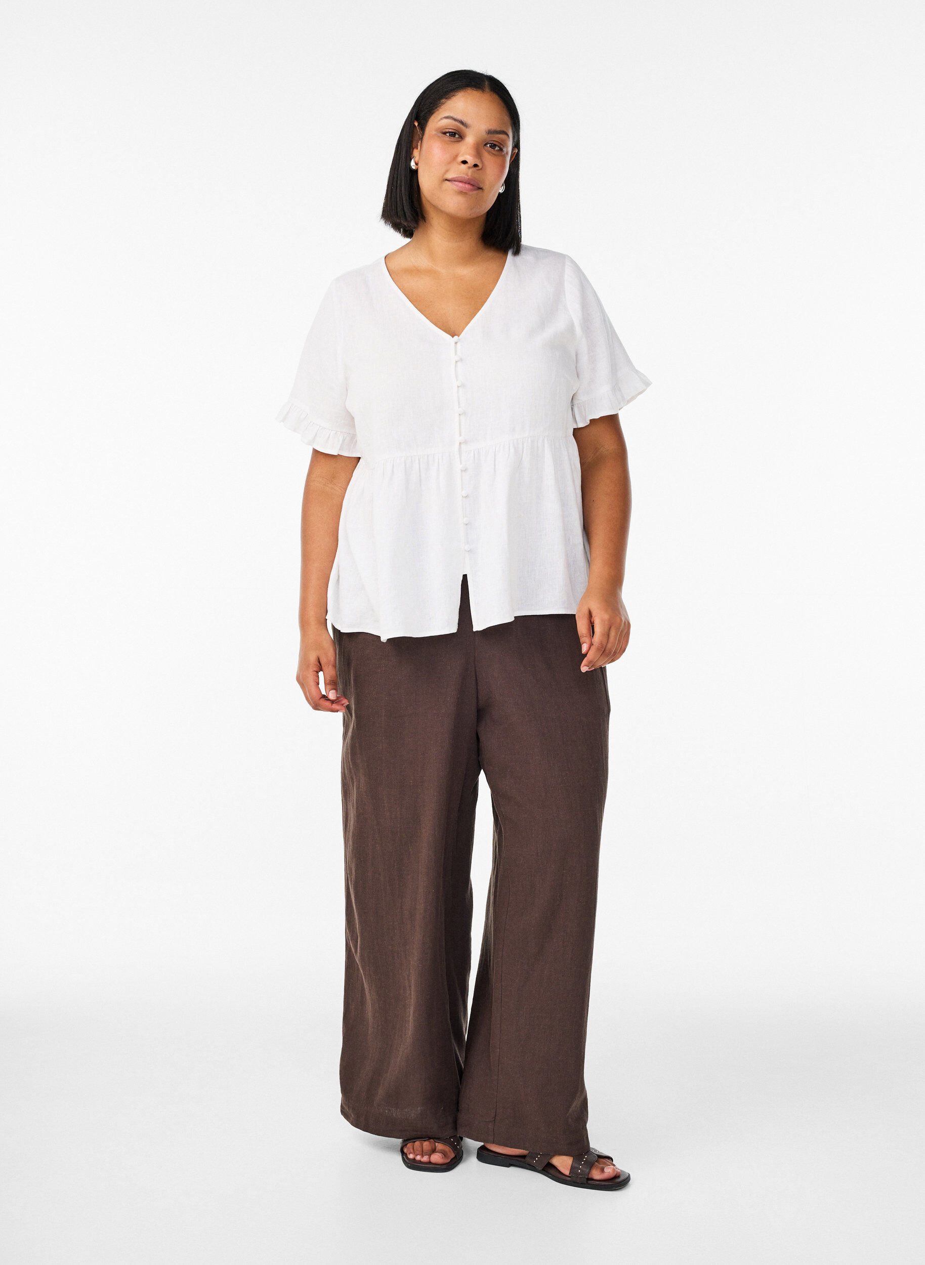 ZizziBluse i h&oslash;r og viskose med V-udsk&aelig;ring og knaplukning, Hvid, Model image number 1
