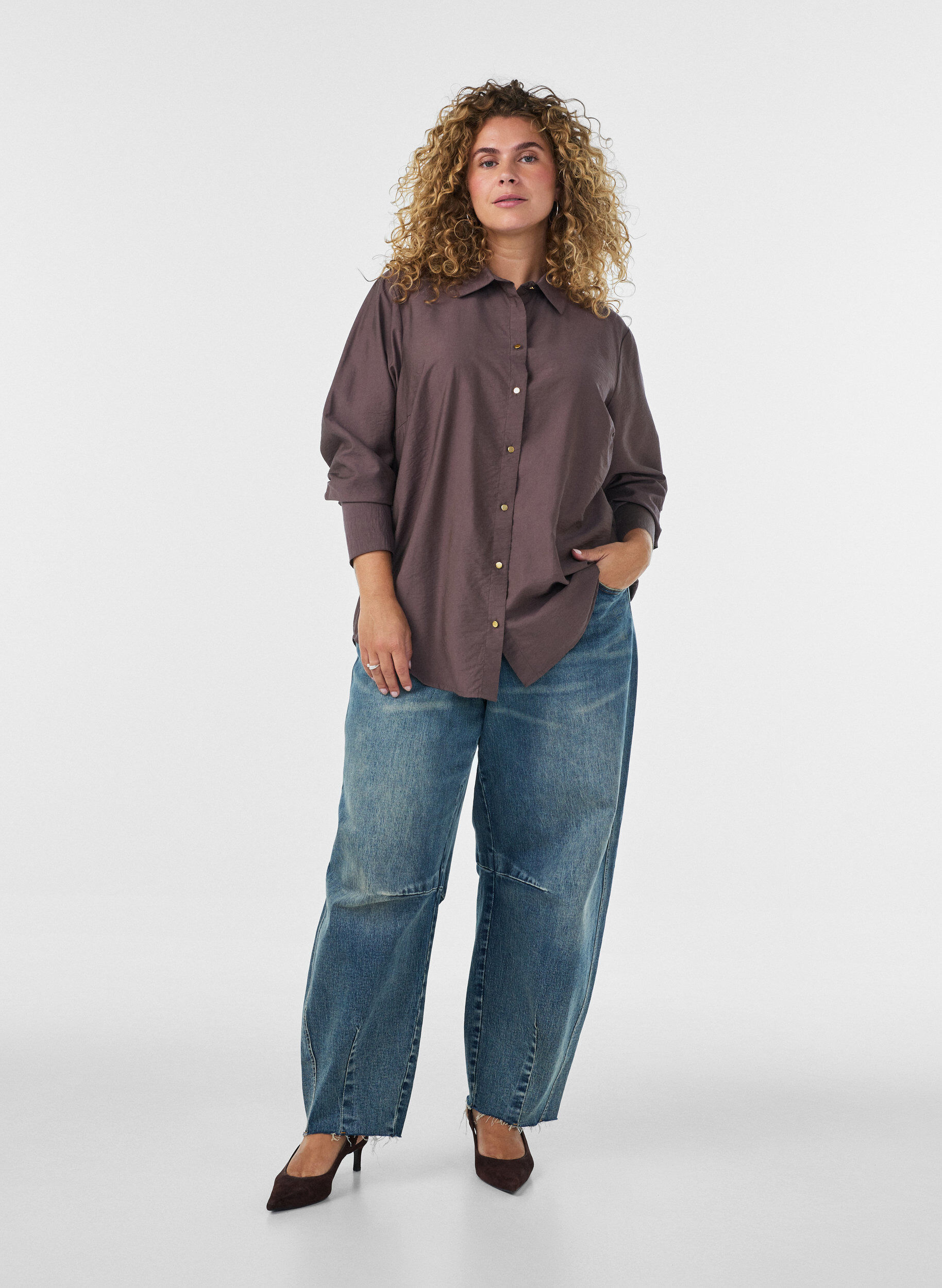 ZizziSkjorte i viskose med gyldne knapper, Brun, Model image number 1