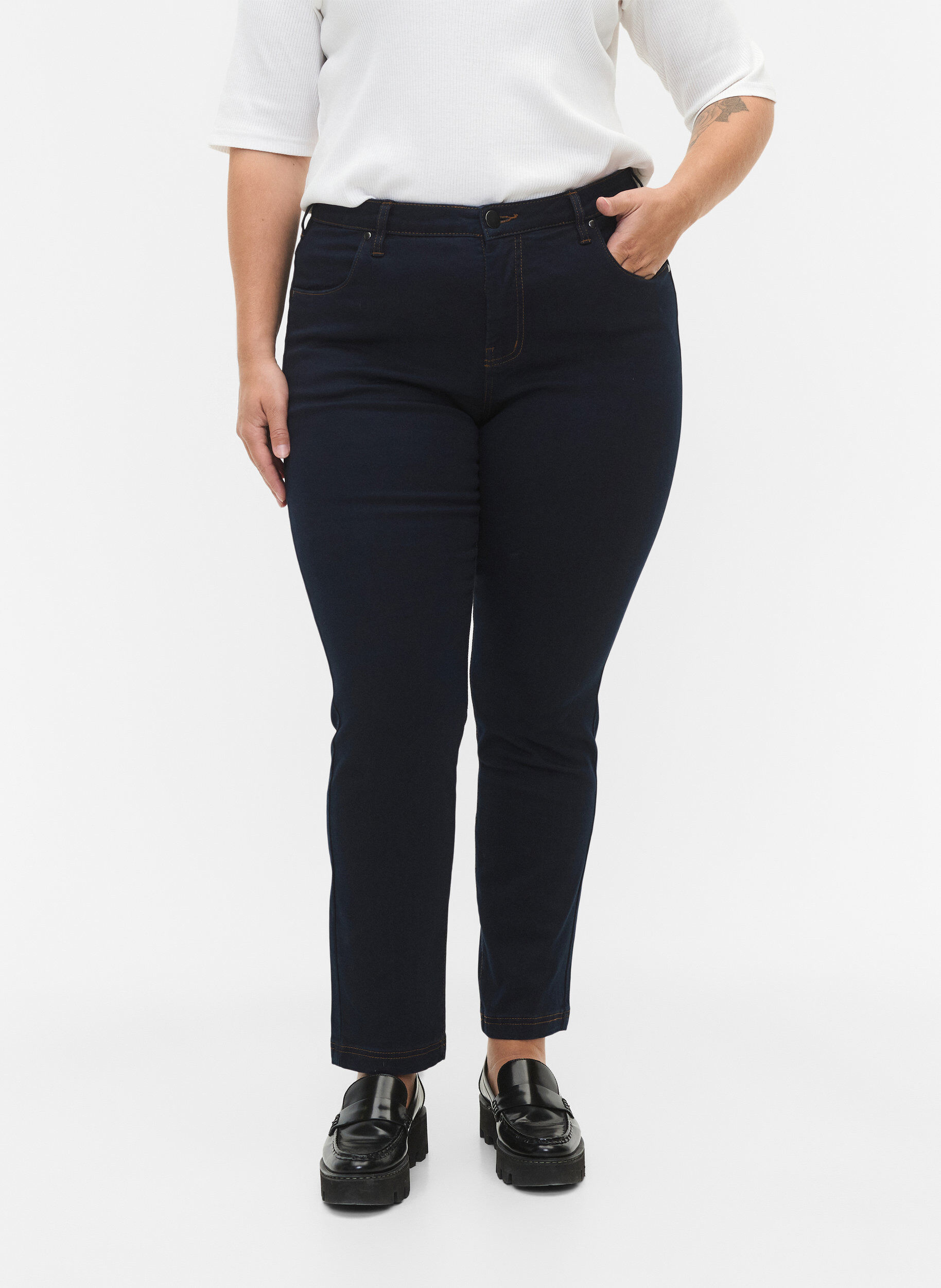 ZizziSlim fit Emily jeans med regul&aelig;r talje, Bl&aring;, Model image number 2