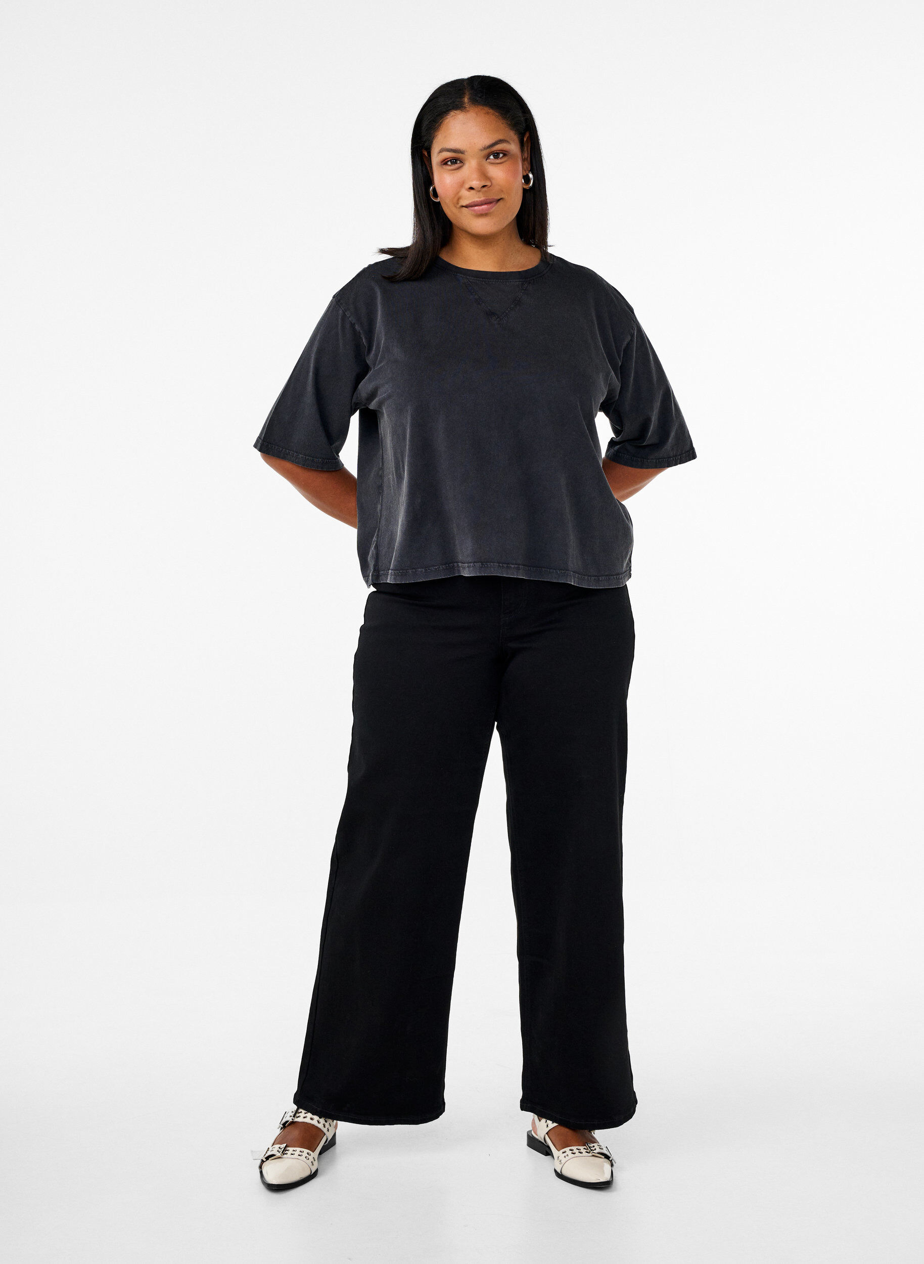 Zizzi Boxy t-shirt i &oslash;kologisk bomuld, Gr&aring;, Model image number 1