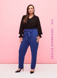 Højtaljede bukser med flæser og bindebånd, Blue Quartz, Model