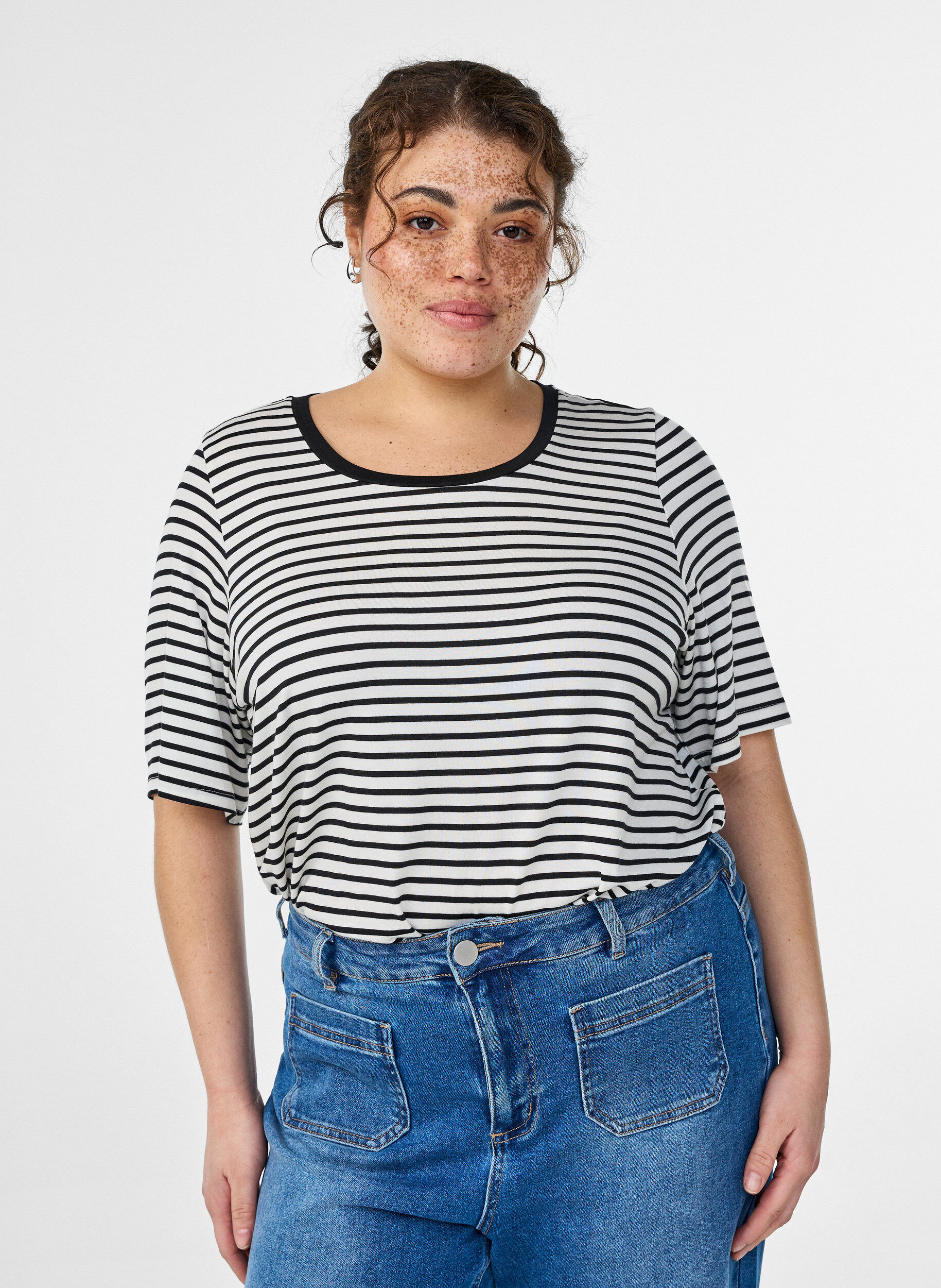 T-shirt med TENCEL&trade; Lyocell og striber, Hvid, Model