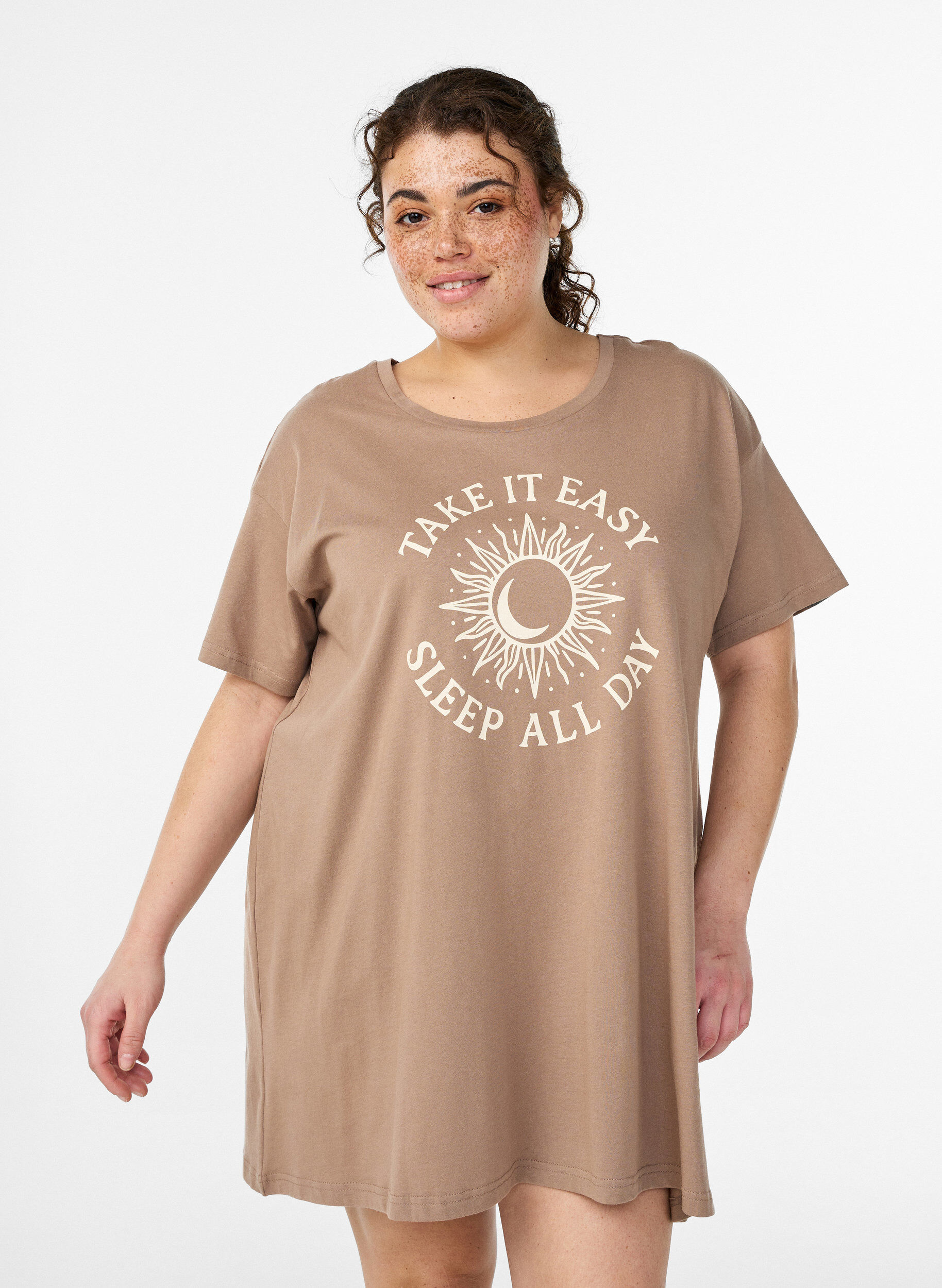 Zizzi Lang nat t-shirt i &oslash;kologisk bomuld med print, Beige, Model image number 0