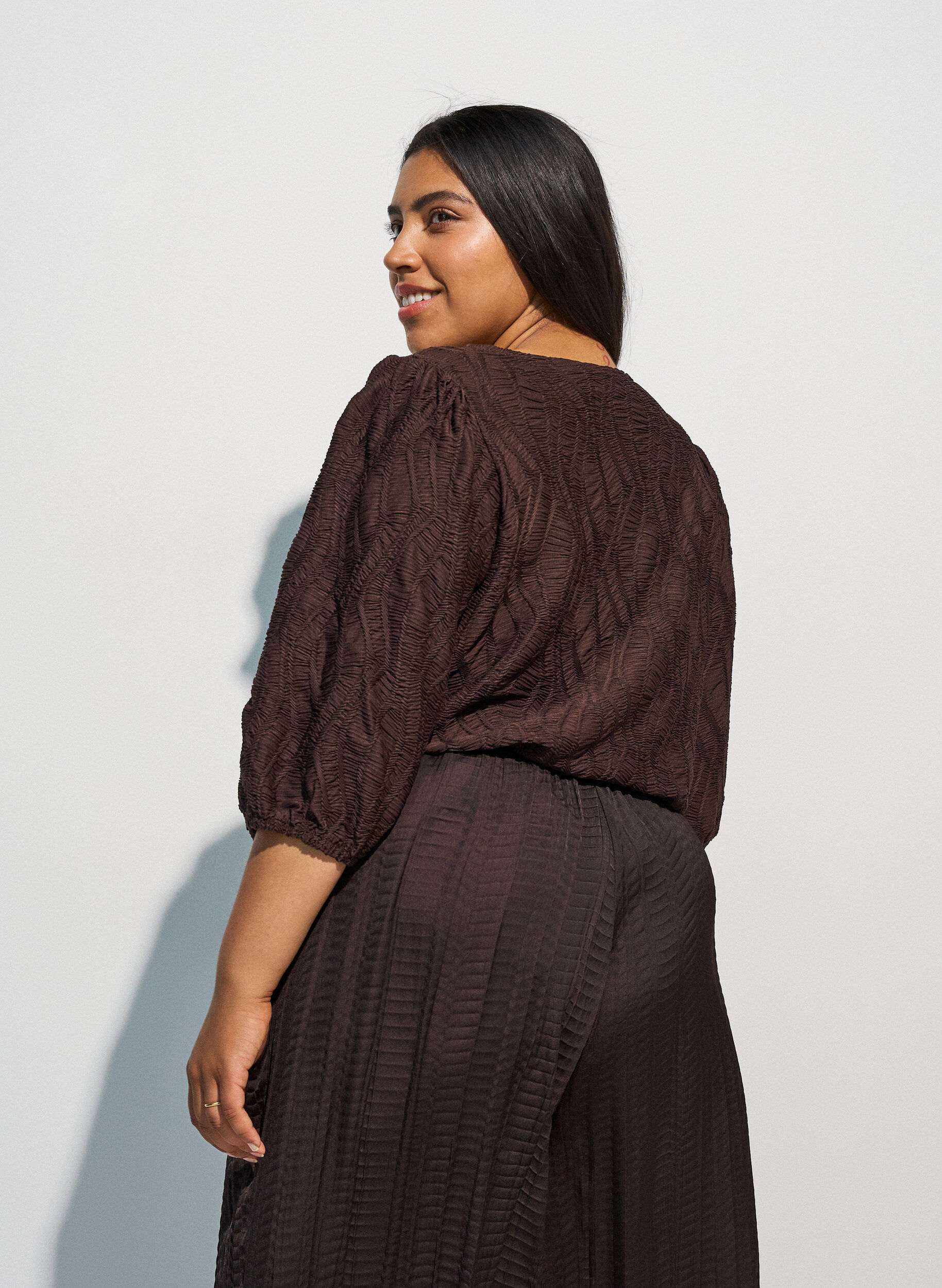 ZizziBluse med tekstur og 3/4 &aelig;rmer, Brun, Model image number 2