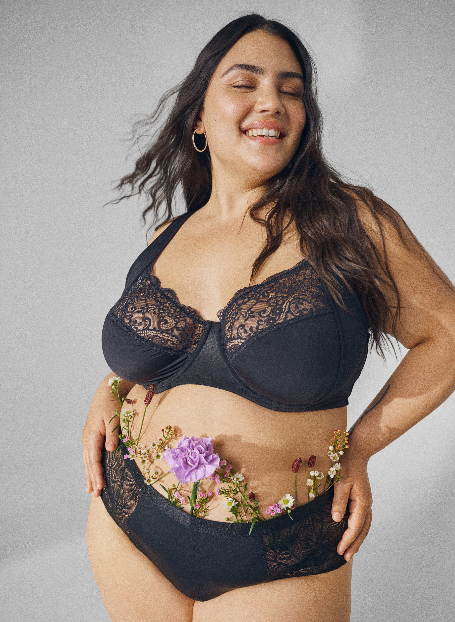 Zizzi Menstruationstrusser med blonder og regul&aelig;r talje, Black, Image image number 0