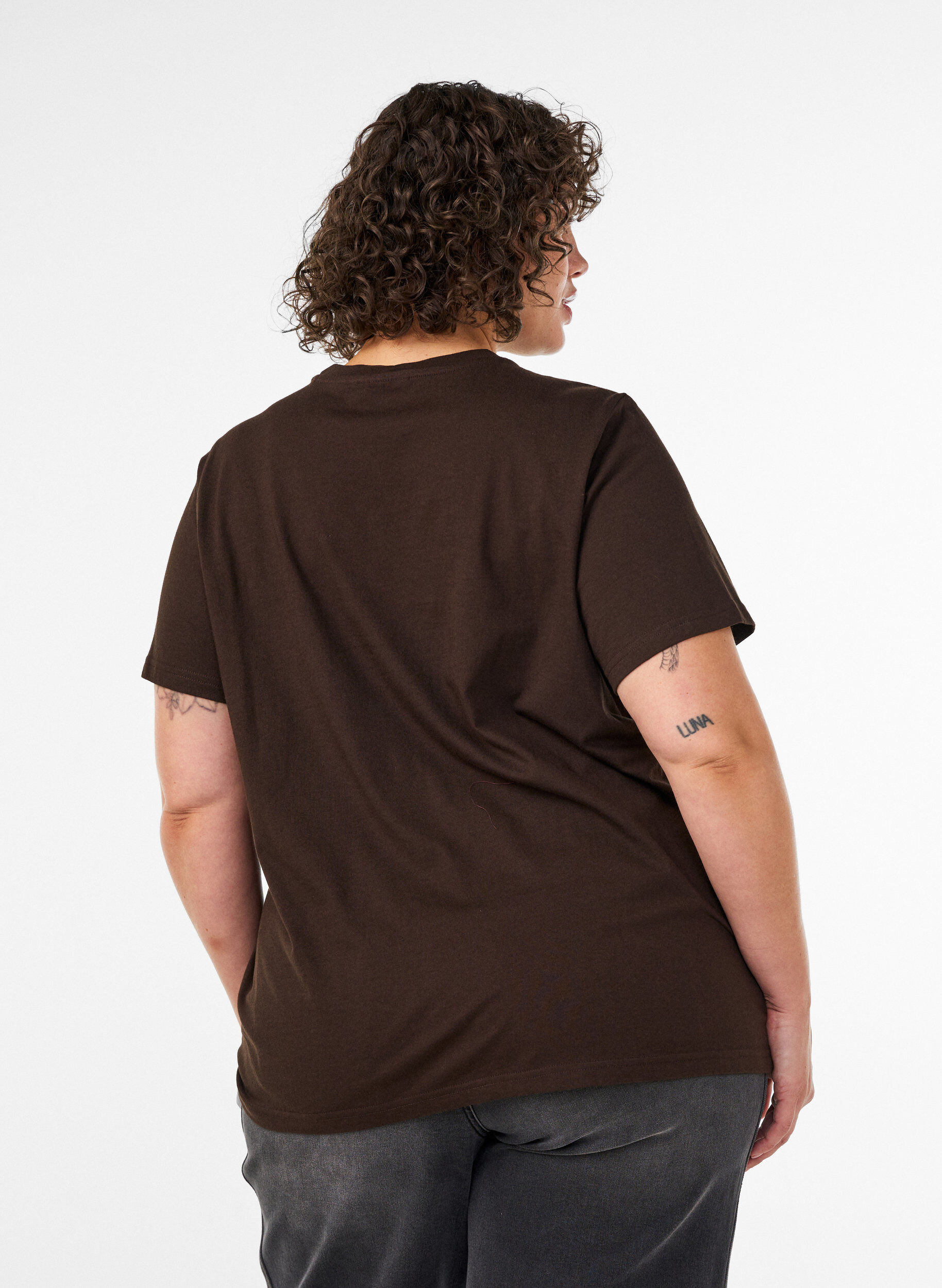 ZizziT-shirt i &oslash;kologisk bomuld med frontmotiv, Brun, Model image number 2