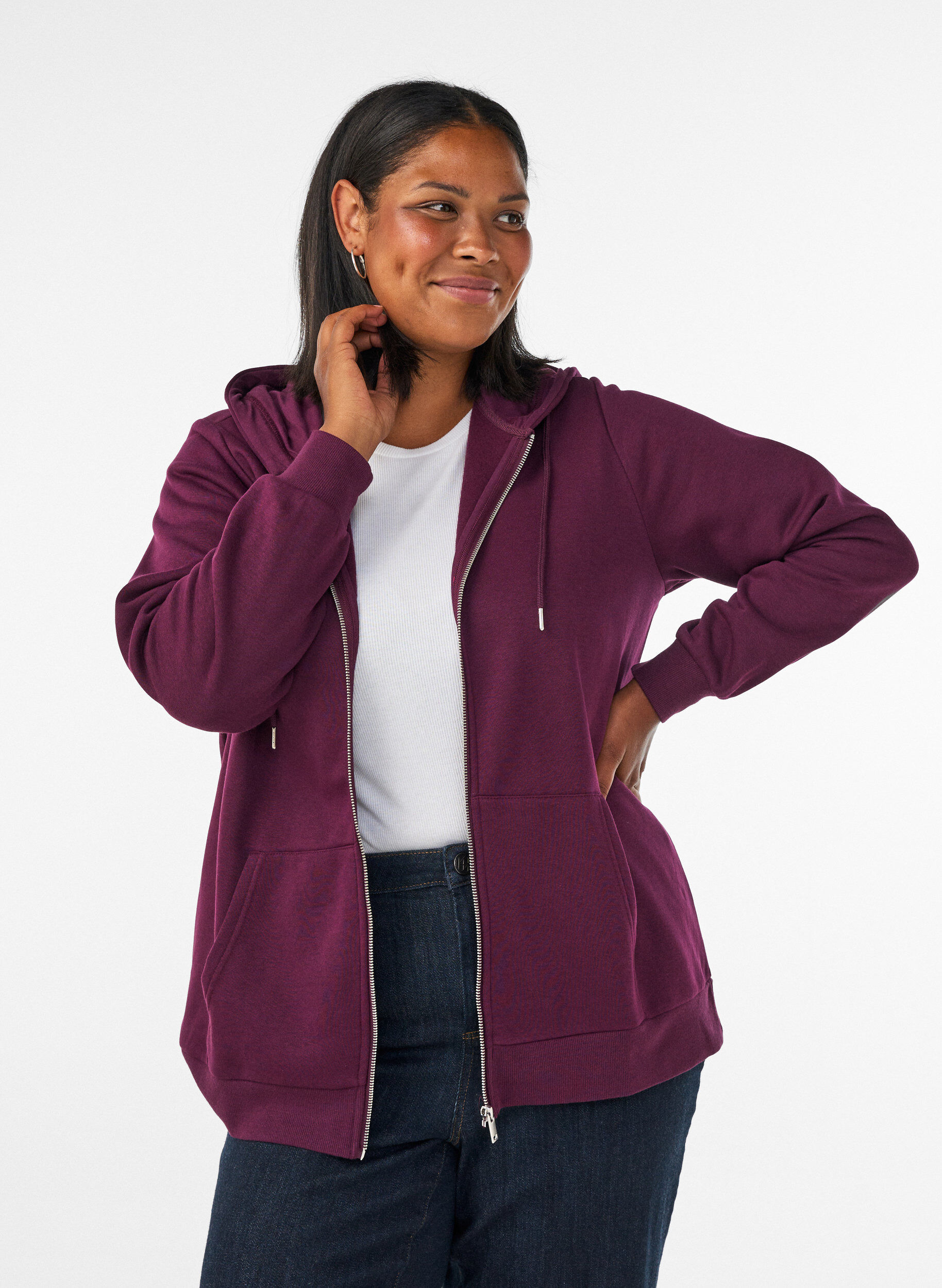 Sweat h&aelig;ttetr&oslash;je med lynl&aring;s og lommer, Lilla, Model