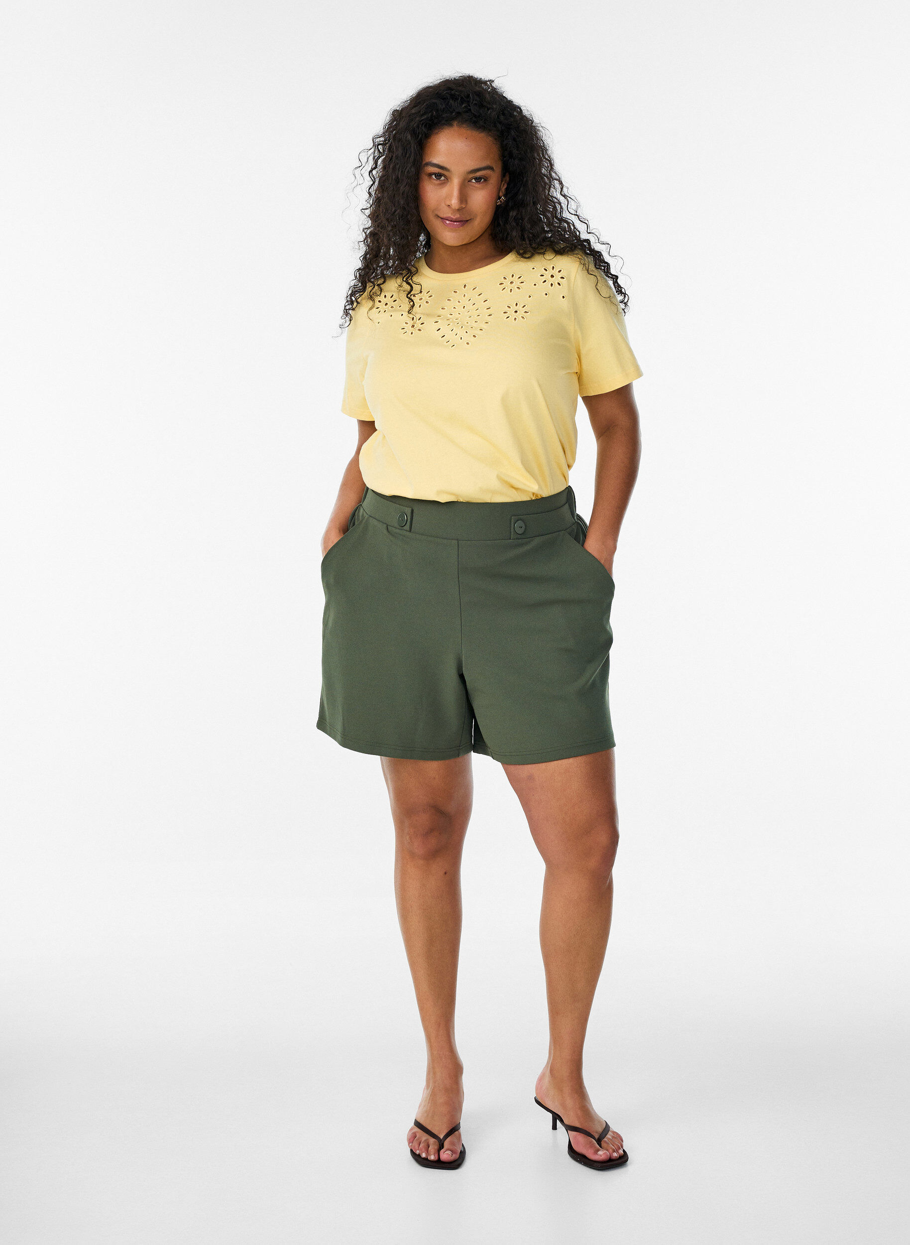 ZizziShorts med lommer og l&oslash;s pasform, Gr&oslash;n, Model image number 1