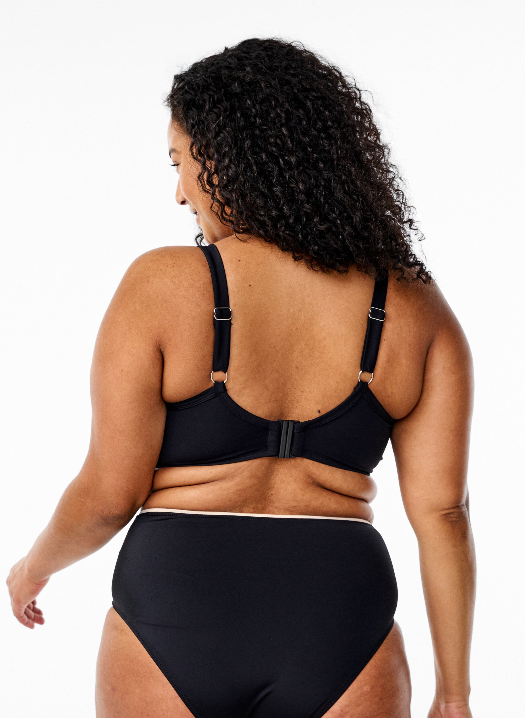 Zizzi Bikini bh med draperinger og kontrastdetaljer, Sort, Model image number 1