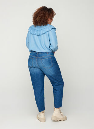 Cropped mom fit Mille jeans med løs pasform, Blue denim, Model image number 1