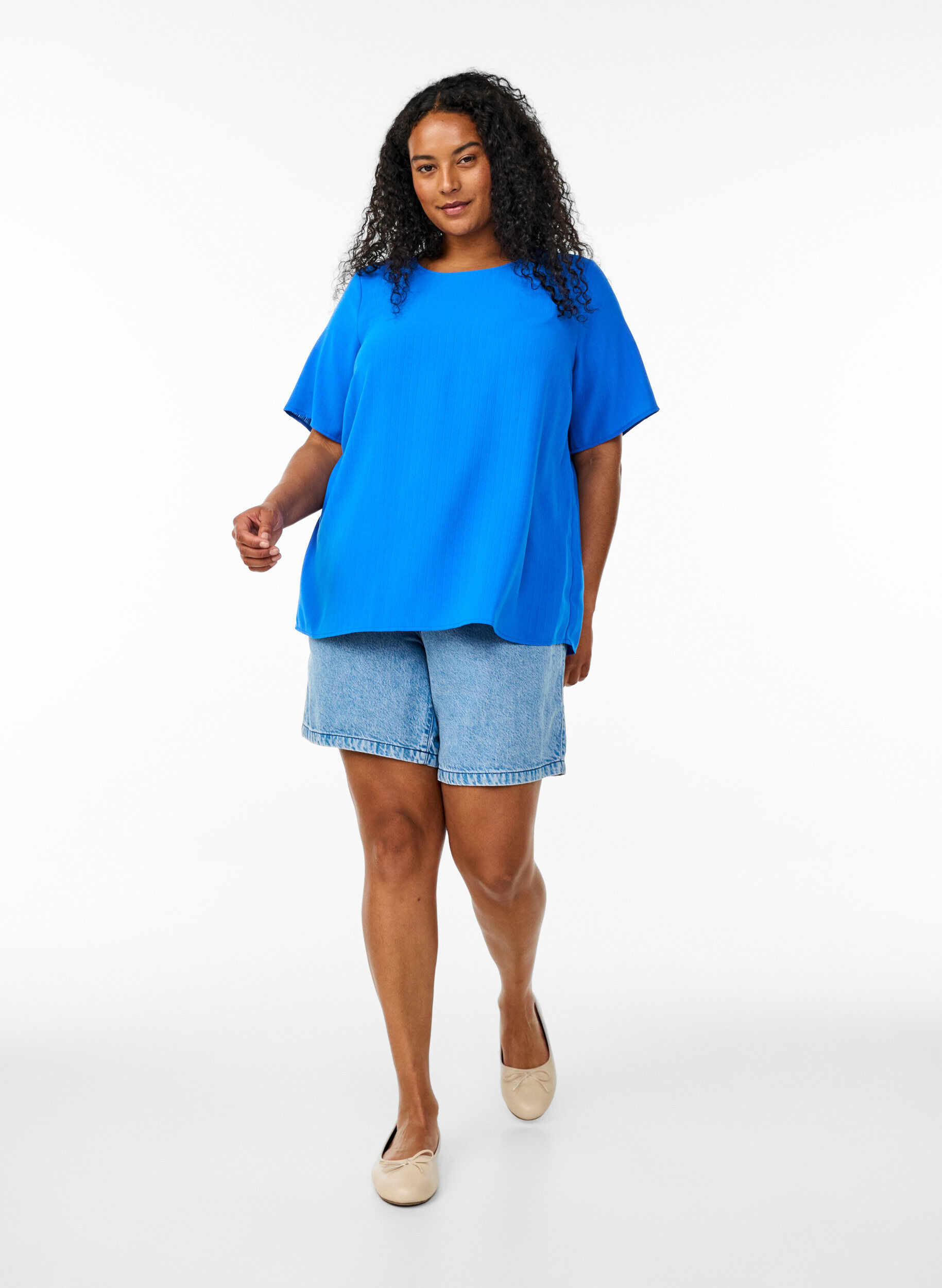 Zizzi Kort&aelig;rmet bluse med rund hals, Bl&aring;, Model image number 1