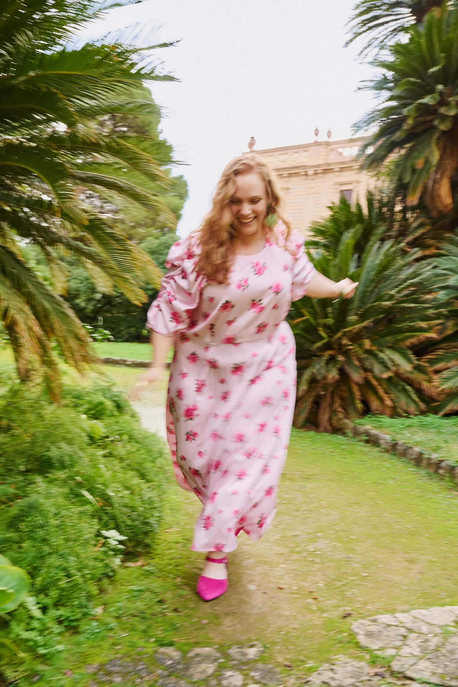 Zizzi Blomstret sl&aring;-om kjole , , Model