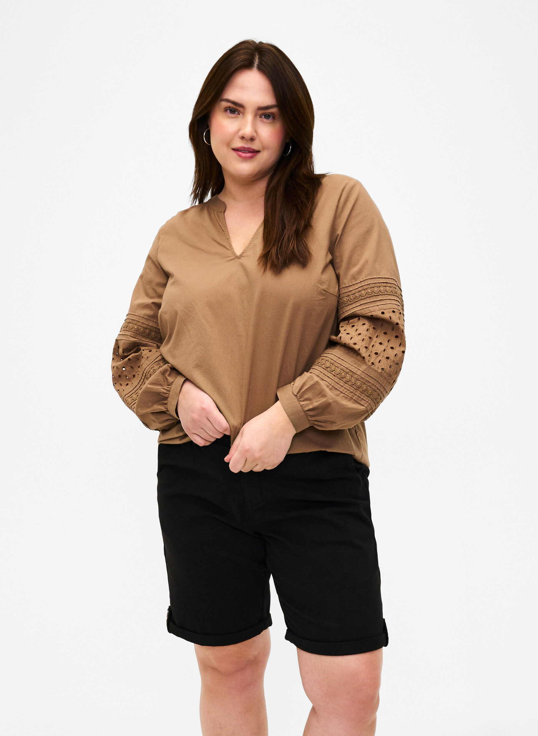 Zizzi Chino shorts med lommer, Black, Model image number 0