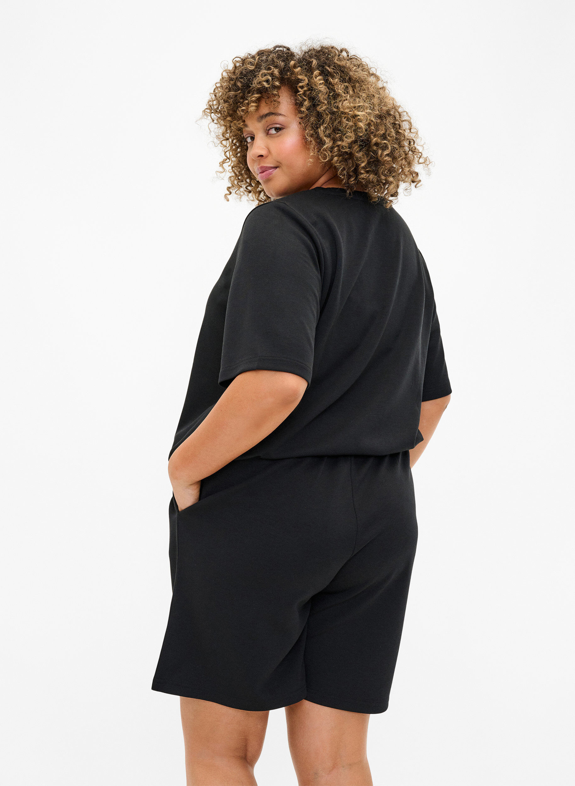 Zizzi Shorts i modal-mix med lommer, Sort, Model image number 1