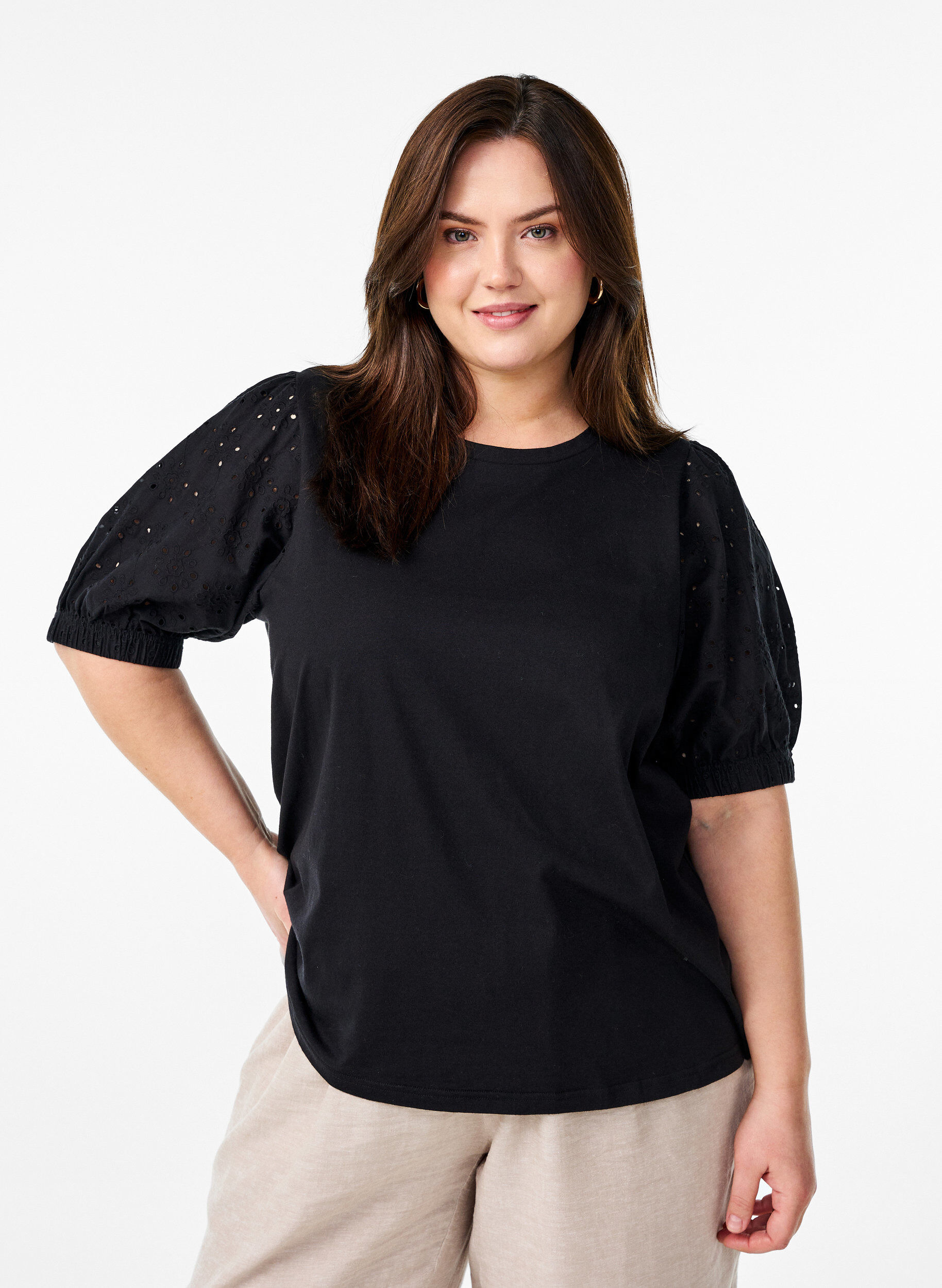 Zizzi T-shirt med broderi anglaise &aelig;rmer, Sort, Model image number 0