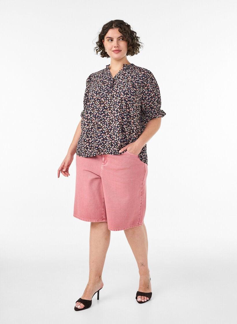 Blomstret viscosebluse med korte &aelig;rmer og smockdetaljer, Bl&aring;, Model image number 1