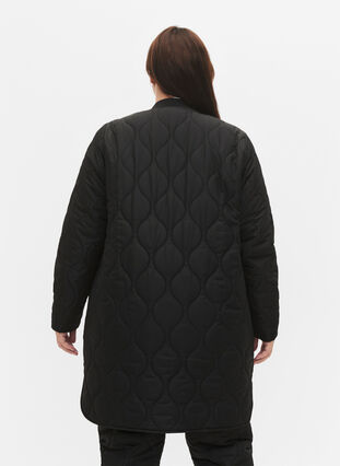 Lang quiltet jakke med lommer og lynlås, Black, Model image number 1
