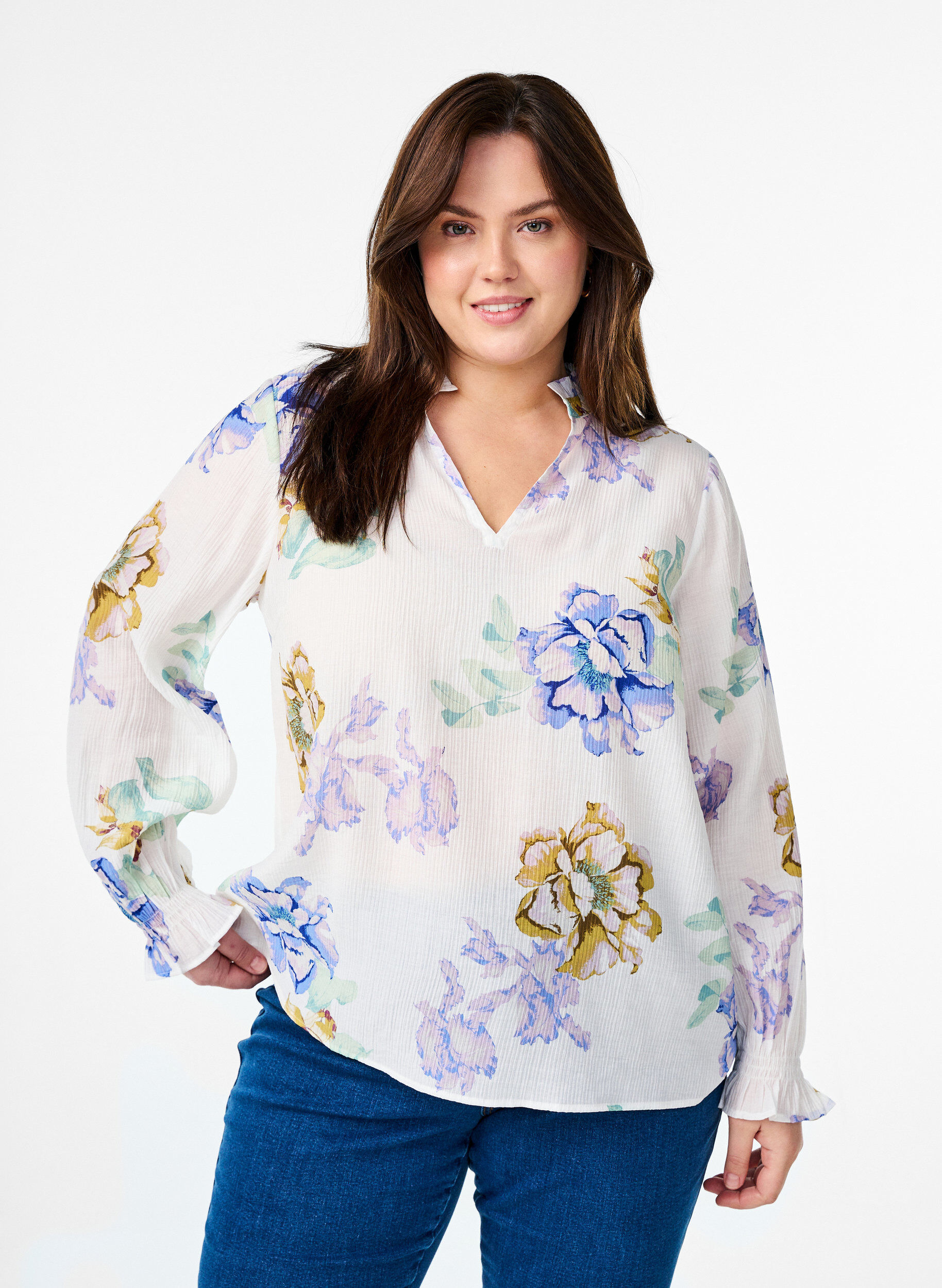 Plisseret bluse med lange &aelig;rmer og blomsterprint, Hvid, Model