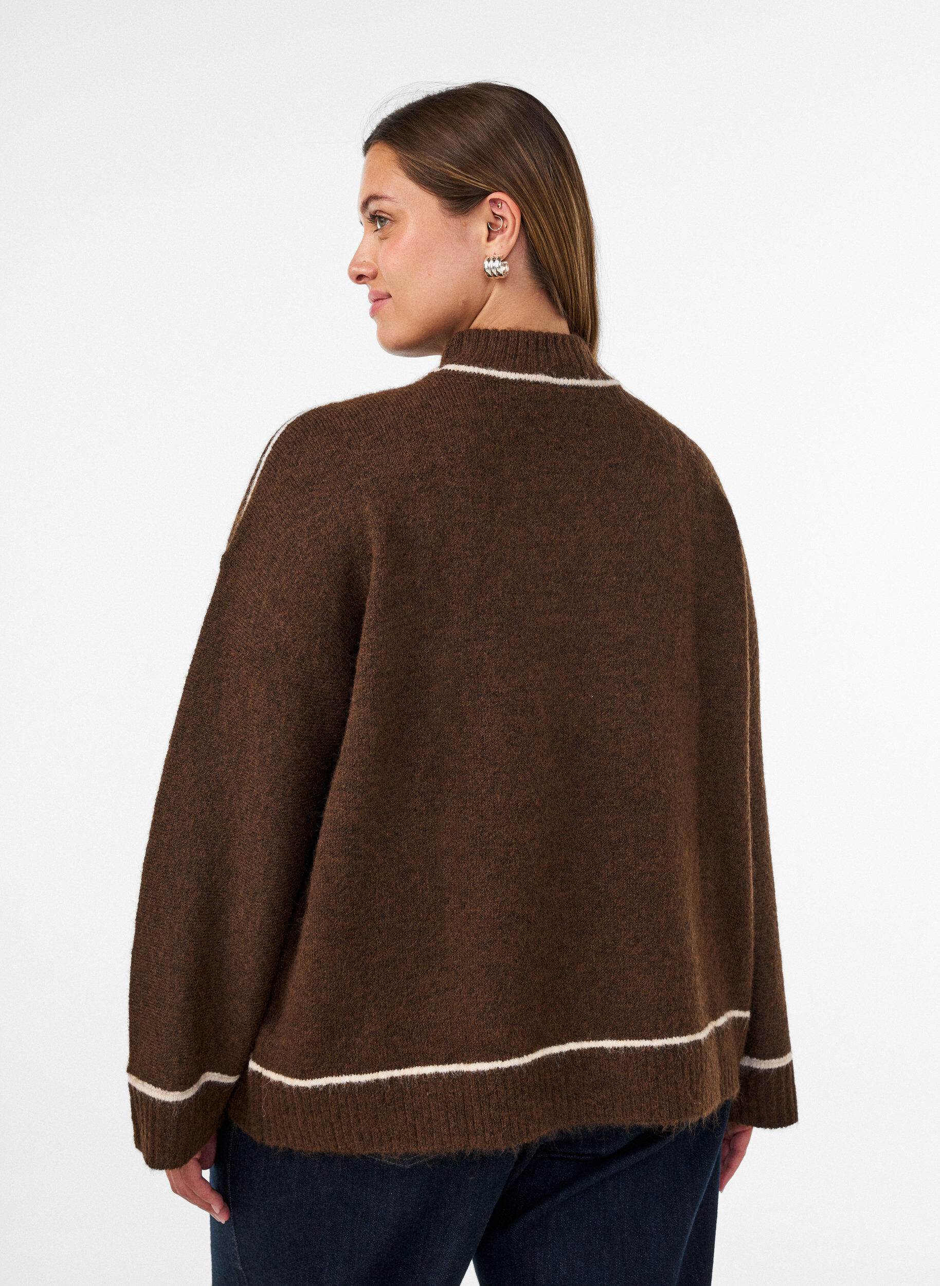 ZizziStriktr&oslash;je med turtleneck og kontraststriber, Brun, Model image number 2