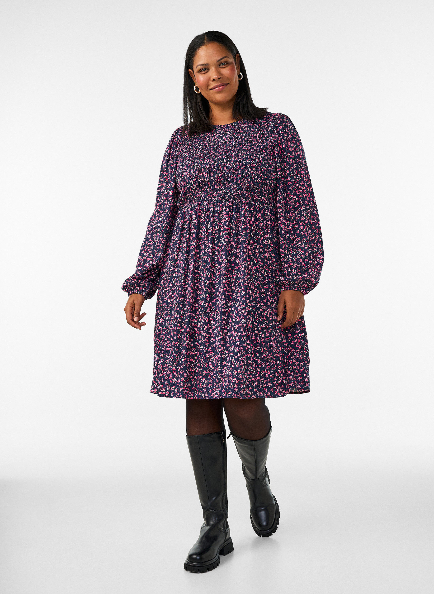 ZizziKjole med smock-overdel og sm&aring;blomstret m&oslash;nster, Bl&aring;, Model image number 1